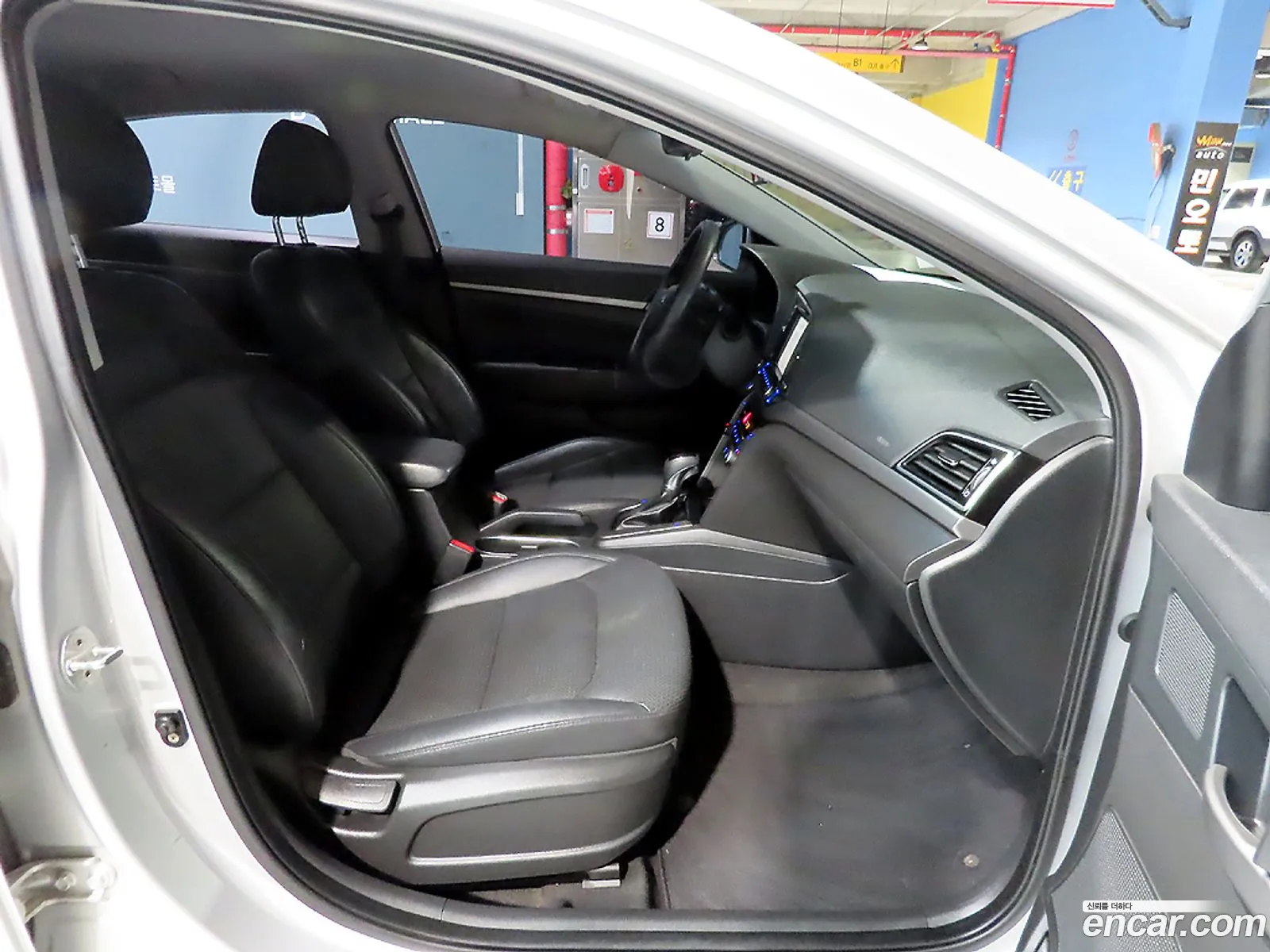 Hyundai Elantra AD 2016 — 12