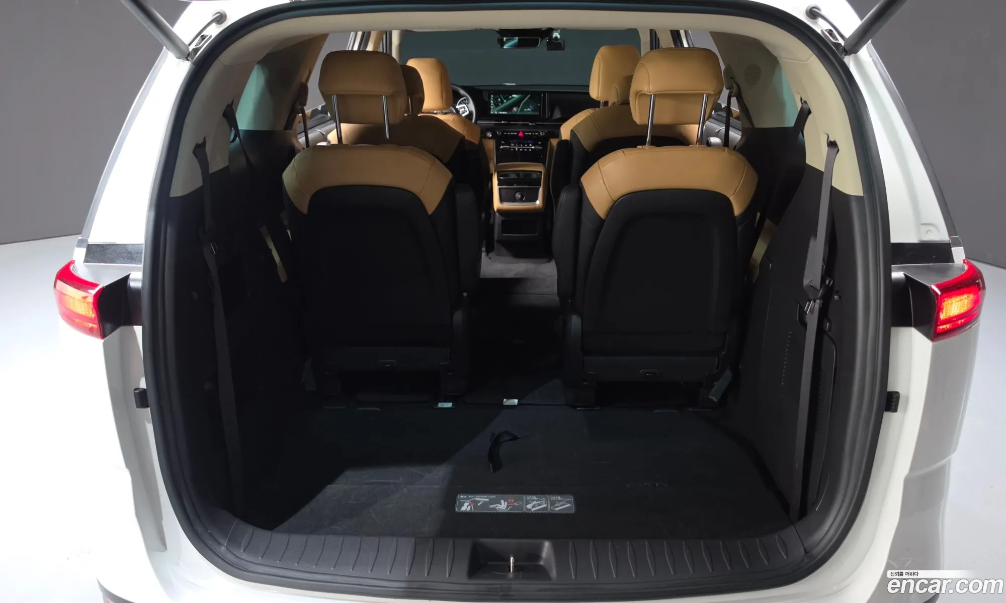 Kia Carnival 2023 KNANC813BPS319765 — 7