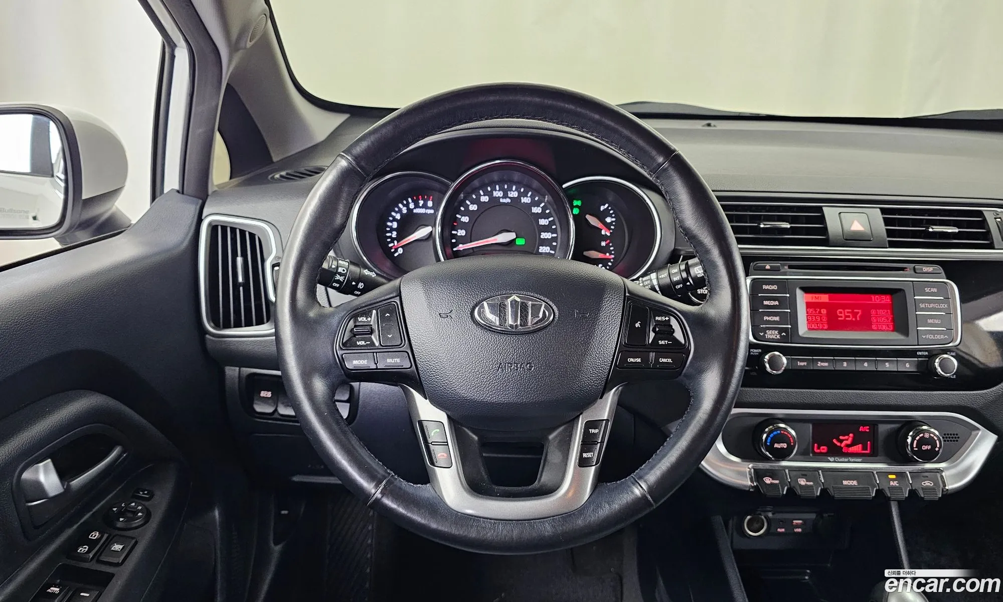 Kia Pride 2015 — 8