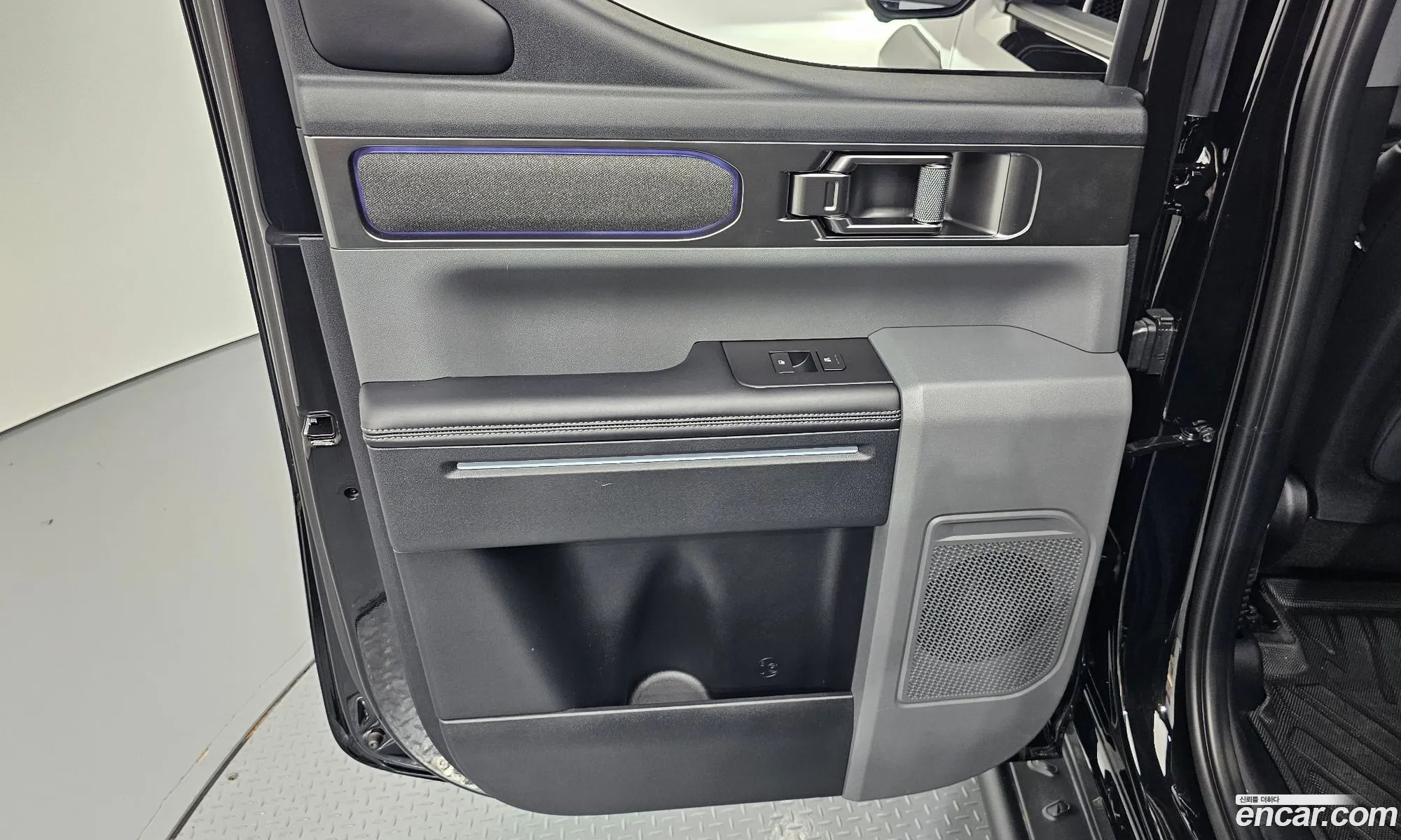 Kia Tasman 2025 KNCSCY7BDTA000899 — 16