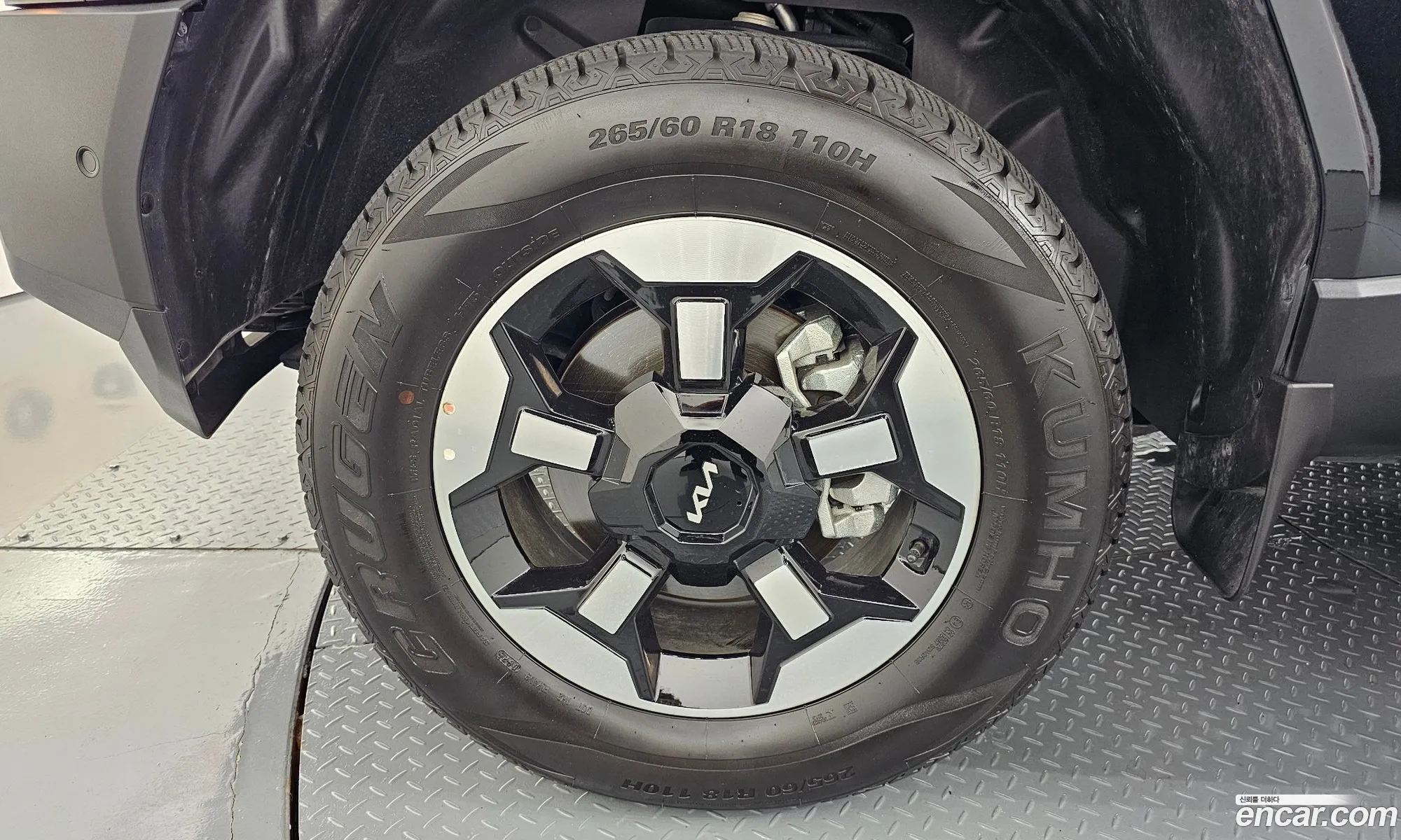 Kia Tasman 2025 KNCSCY7BDTA000899 — 4