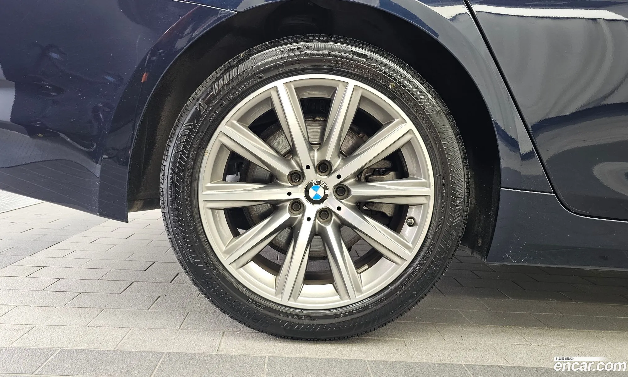 BMW 5 Series 2018 WBAJK7105JBP71014 — 18