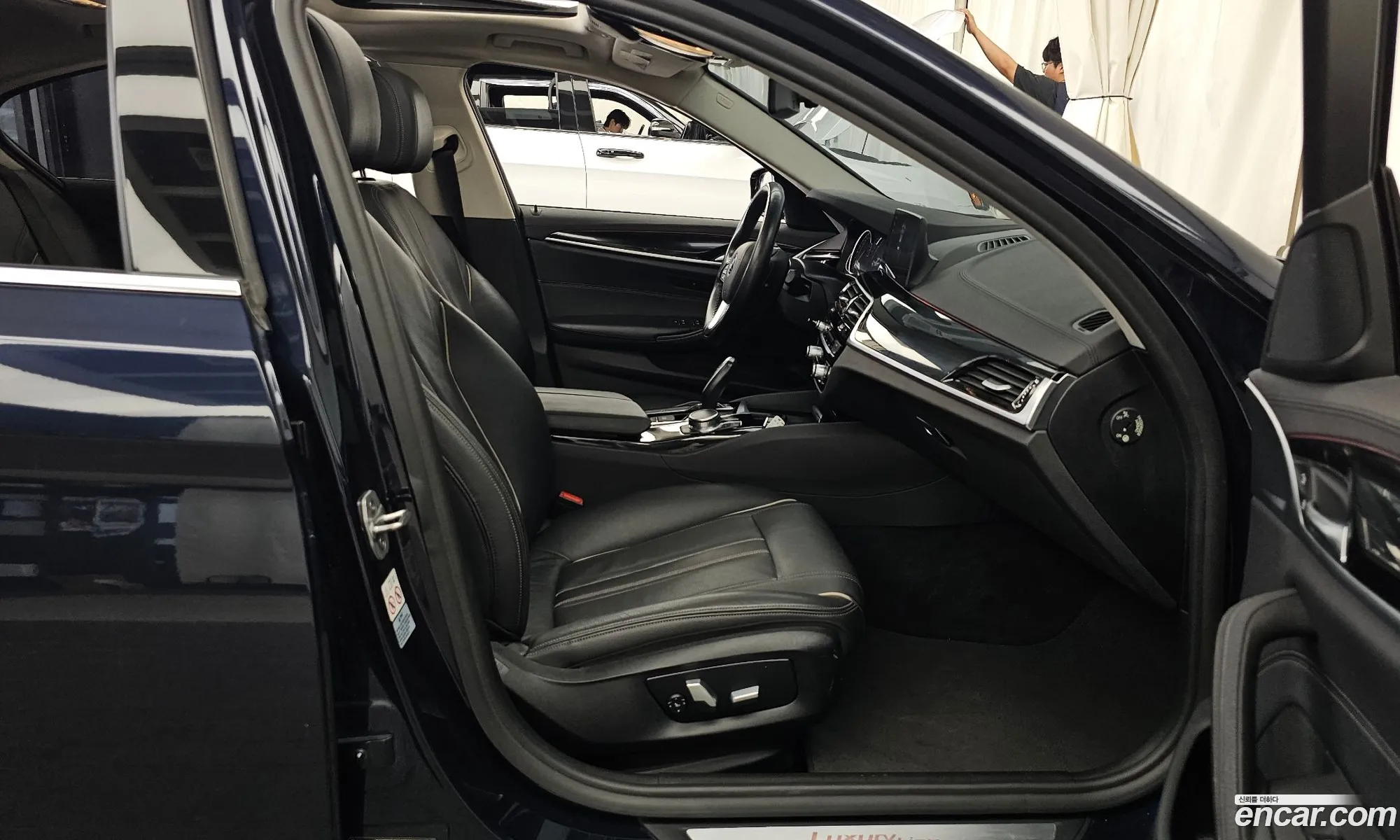 BMW 5 Series 2018 WBAJK7105JBP71014 — 4