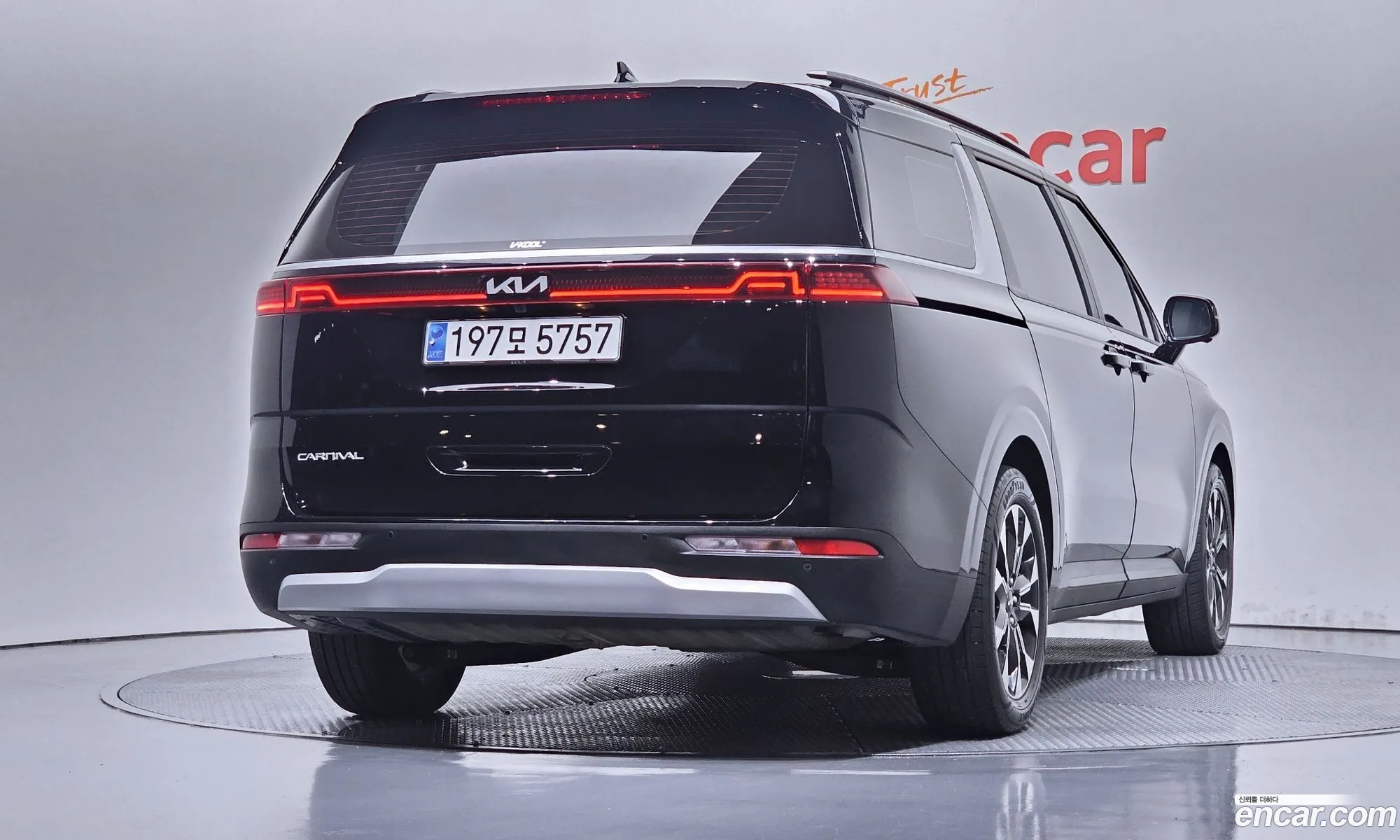 Kia Carnival 2023 — 23
