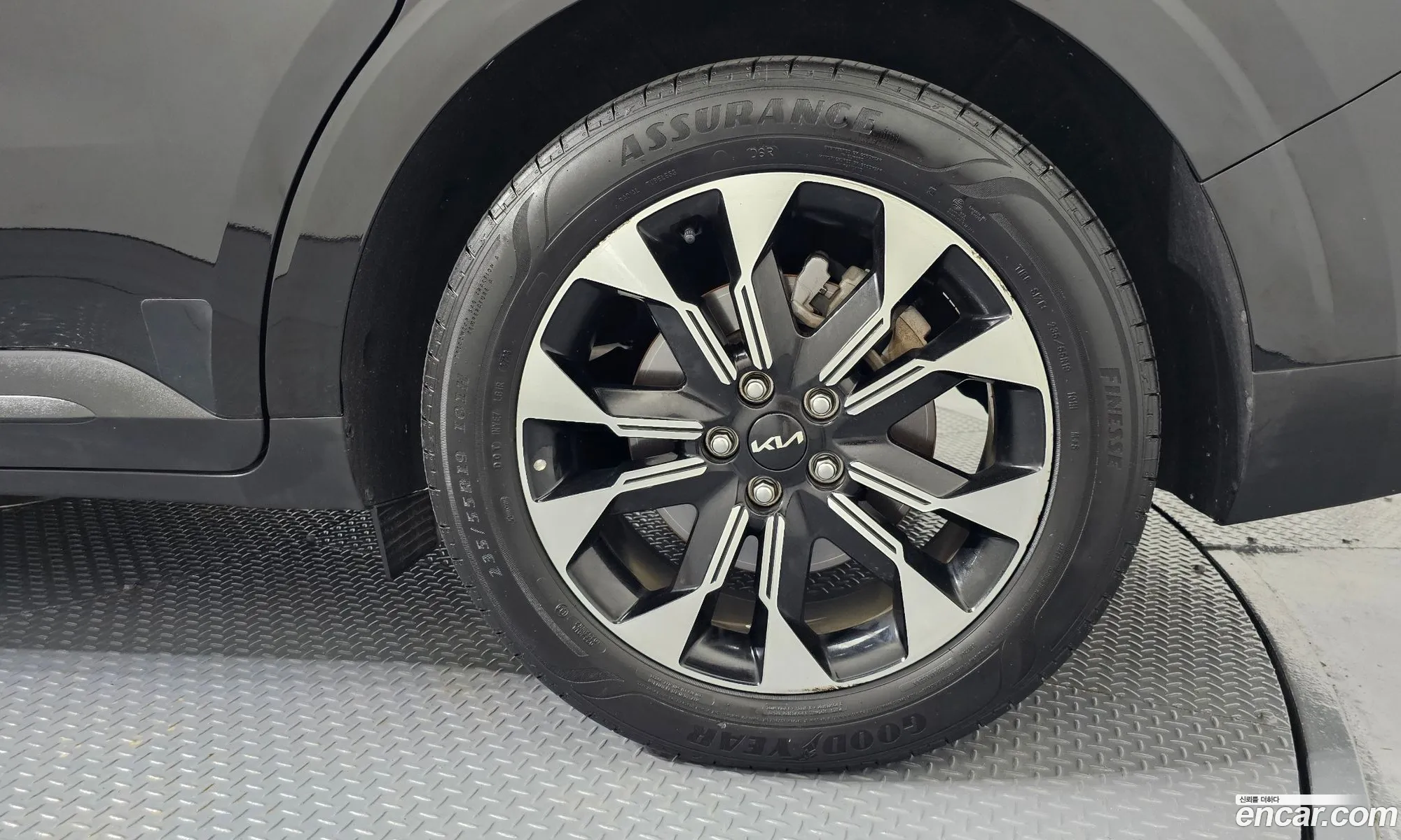 Kia Carnival 2023 — 18