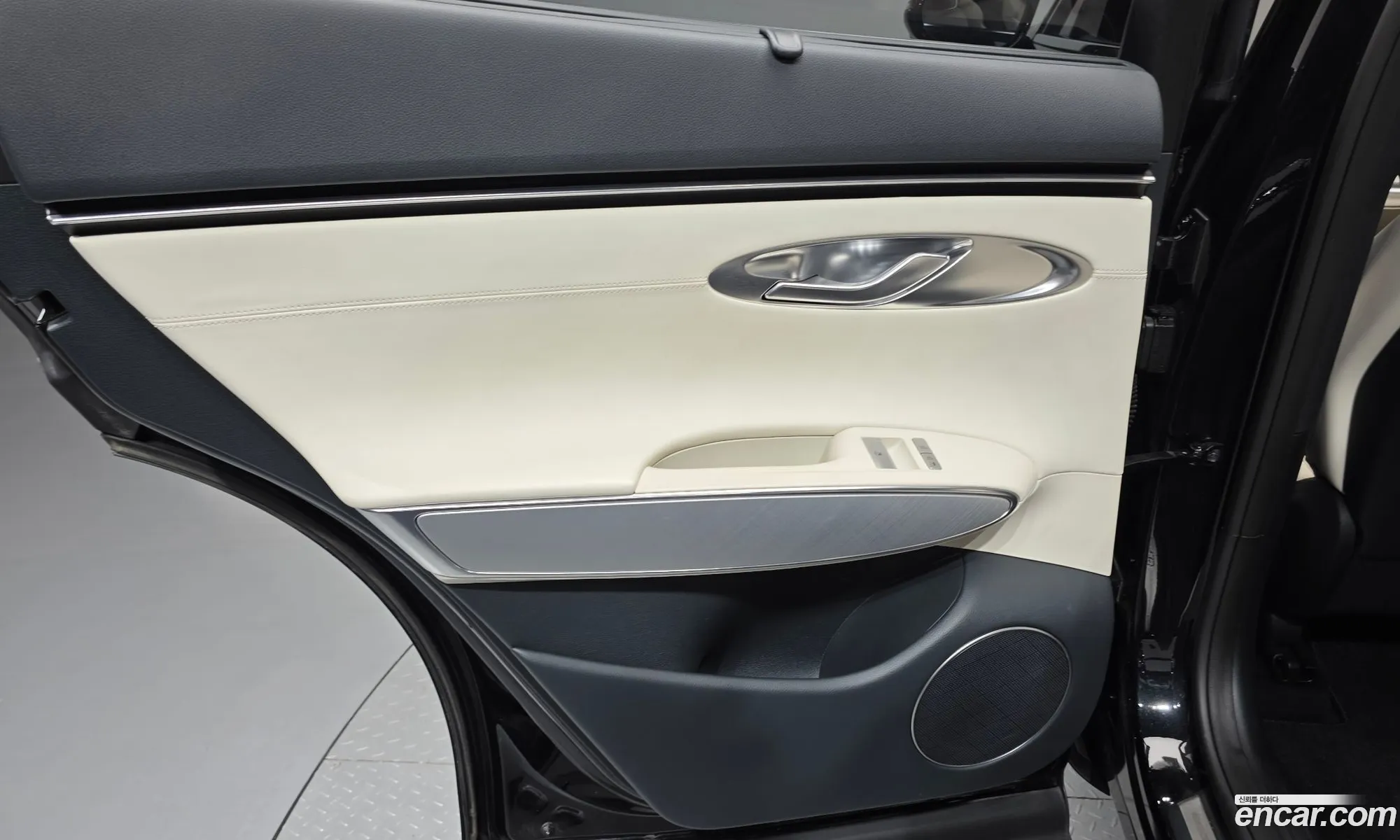 Genesis Electrified GV70 2022 — 23