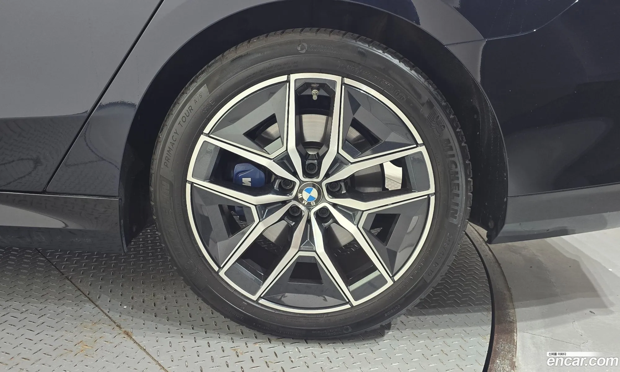 BMW 5 Series 2023 — 8