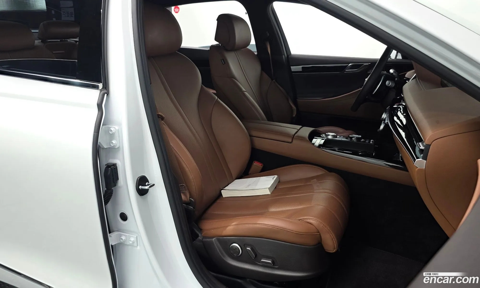 Genesis G80 2023 KMTGB41CDPU189627 — 4