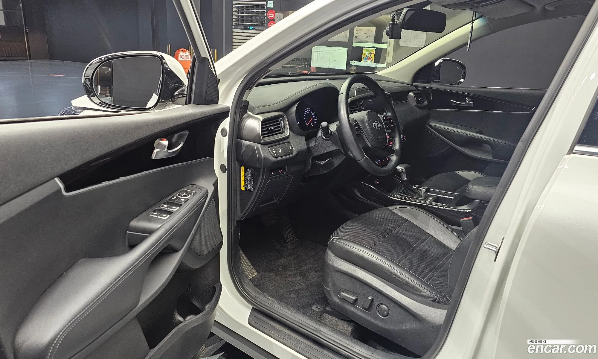 Kia Sorento 2018 KNAPG81BBJA460339 — 32