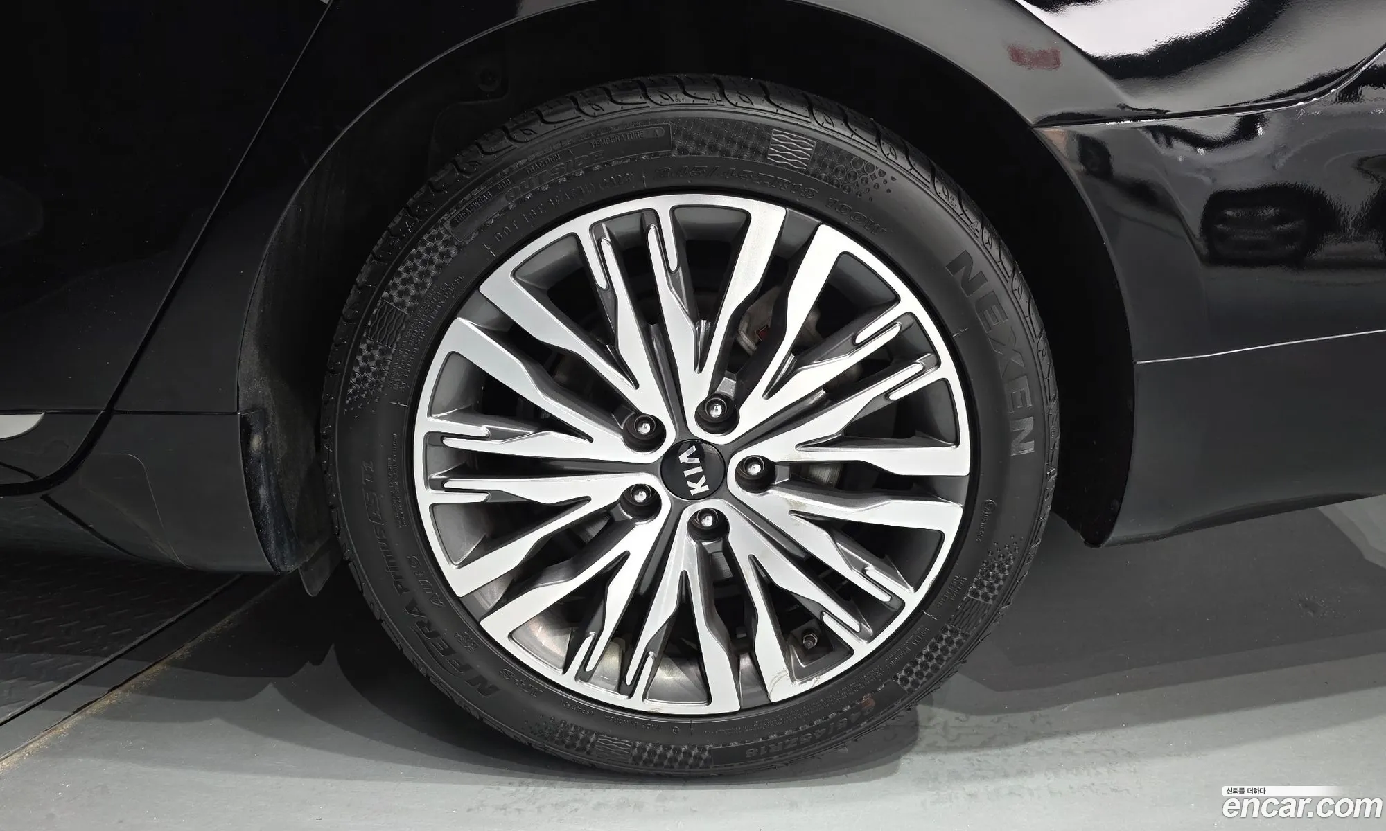 Kia K7 Premier 2019 KNALB41BBLA199767 — 18