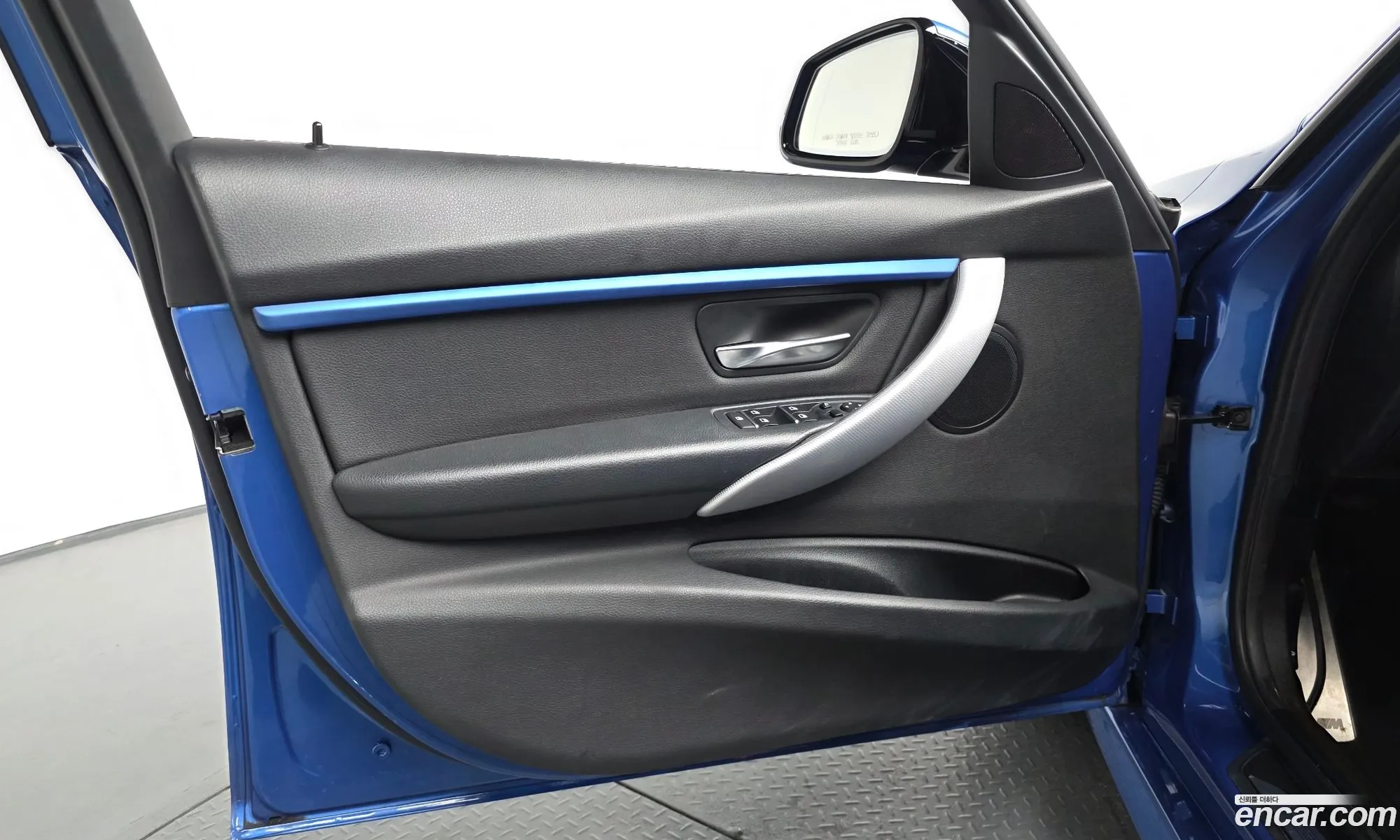 BMW 3 Series 2016 WBA8A9103GK822631 — 31