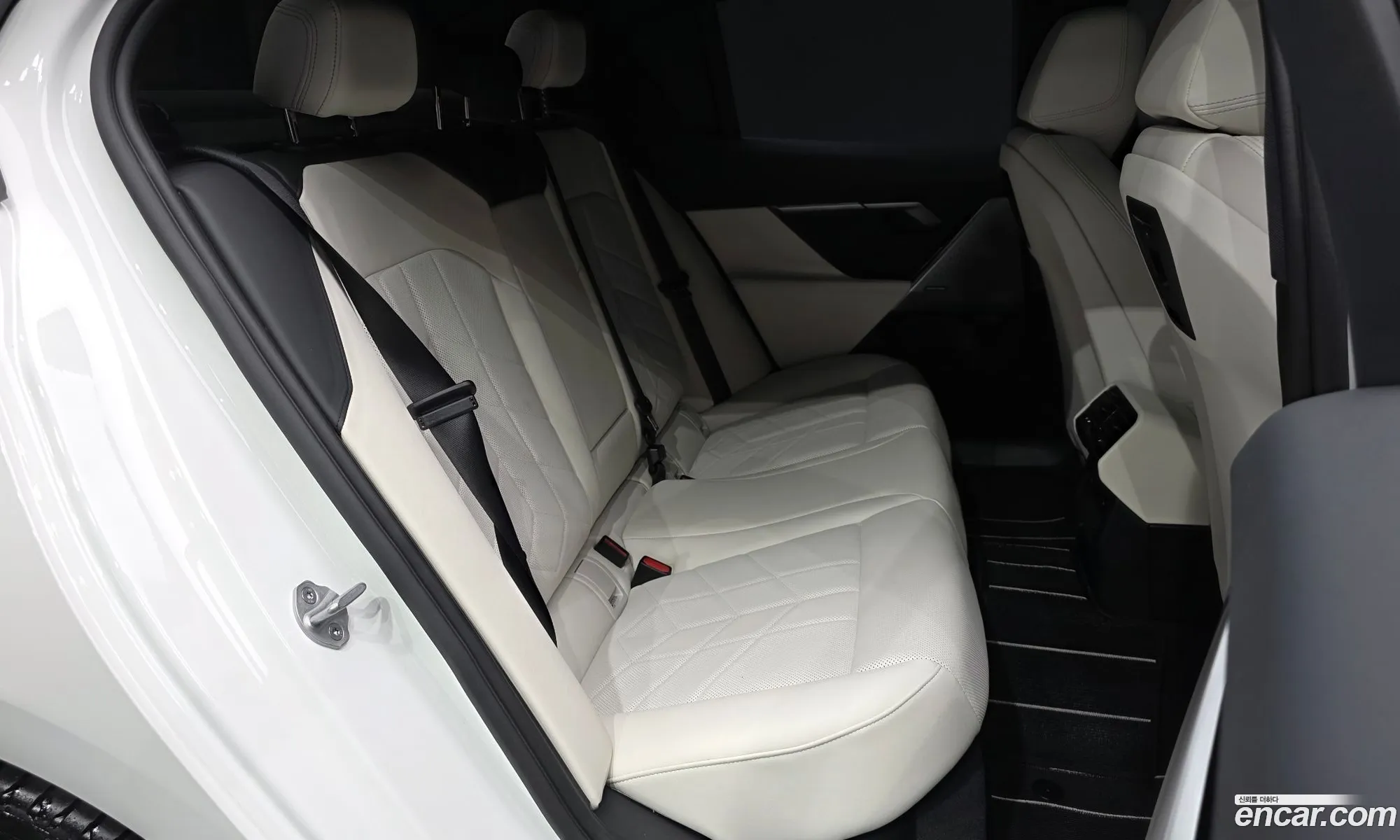 BMW 5 Series 2025 — 16