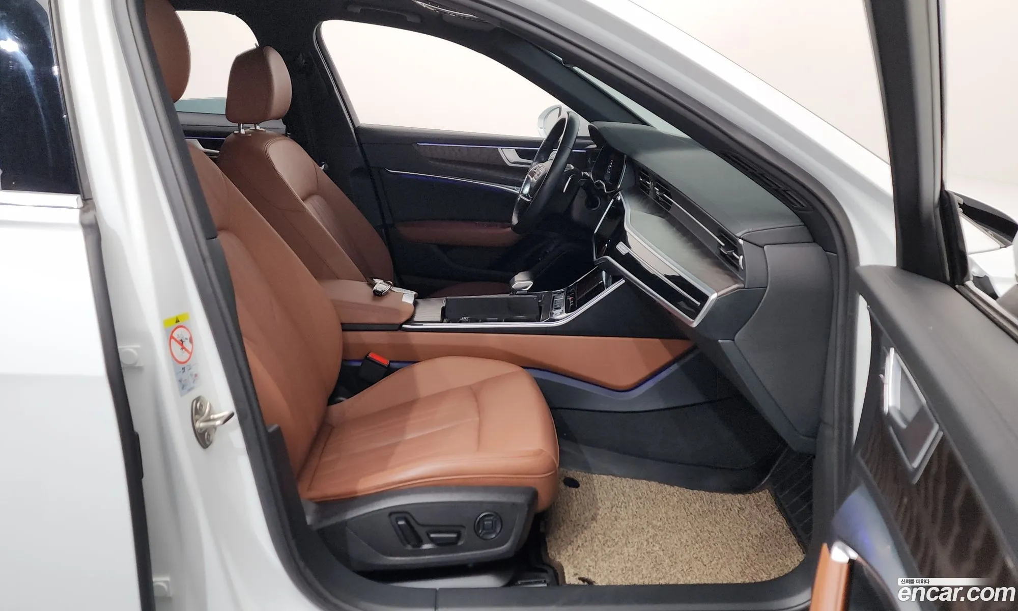 Audi A6 2022 WAUZZZF26NN011621 — 2
