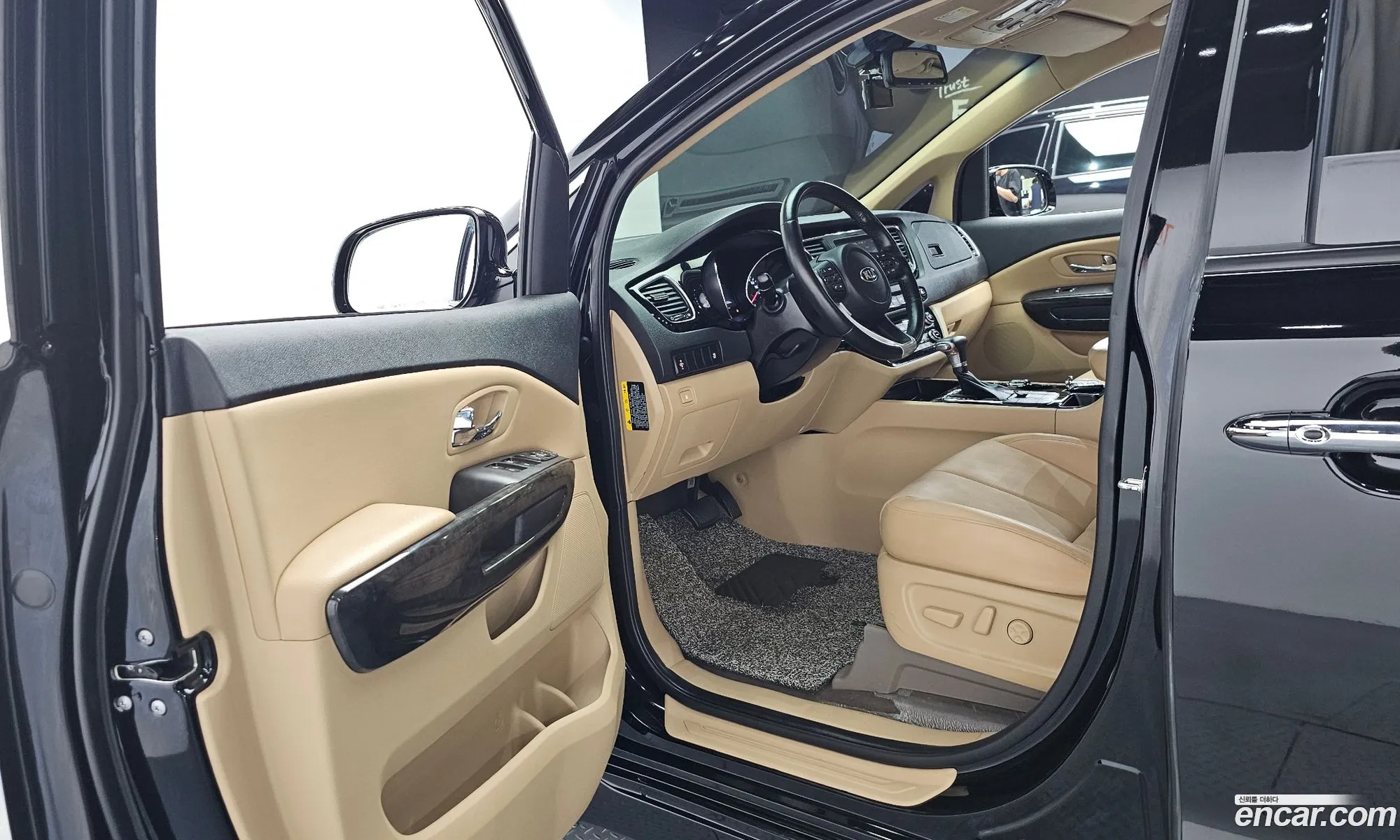 Kia Carnival 2019 KNAMB81ABKS571746 — 18