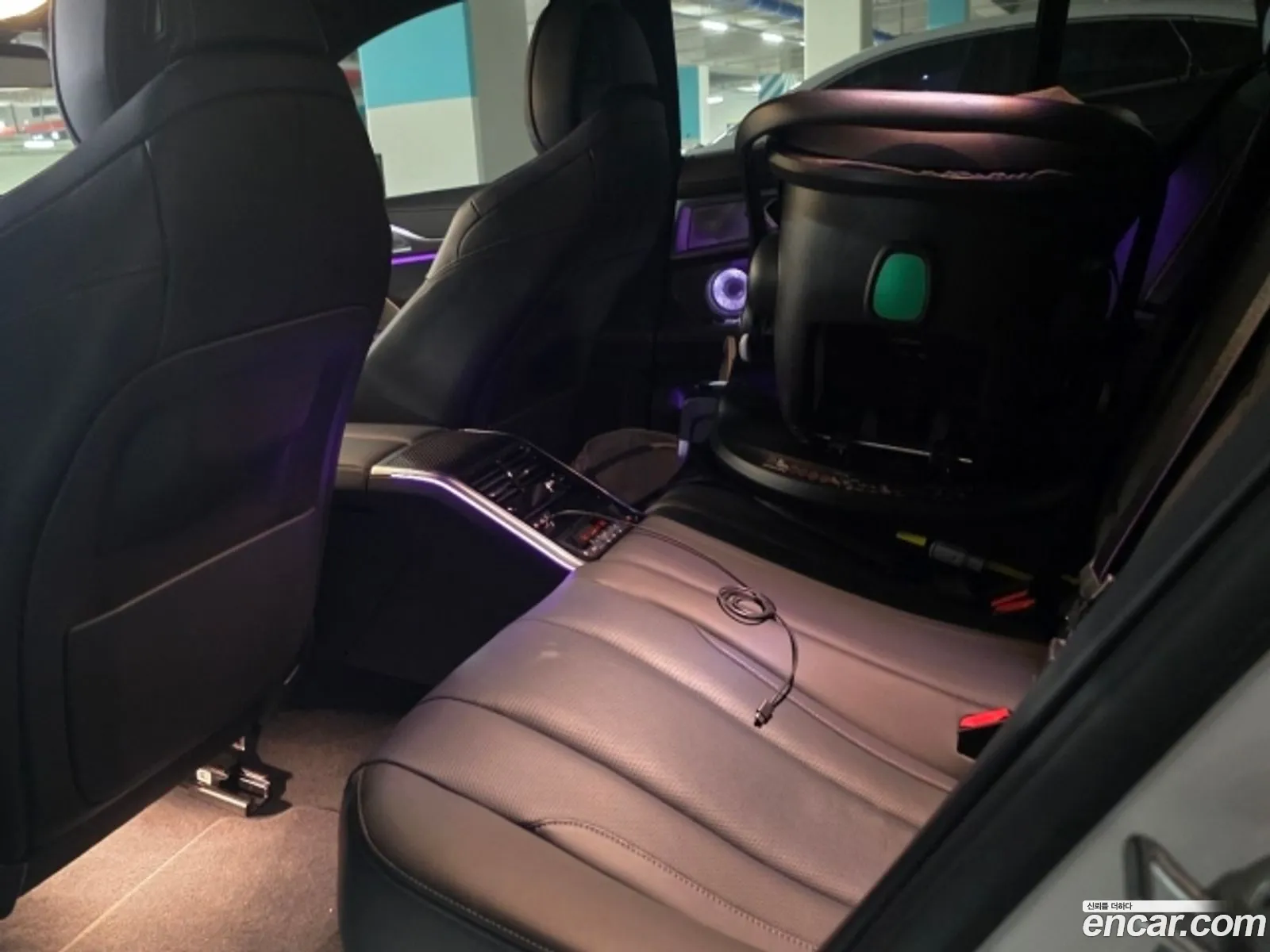 BMW 8 Series 2025 — 11
