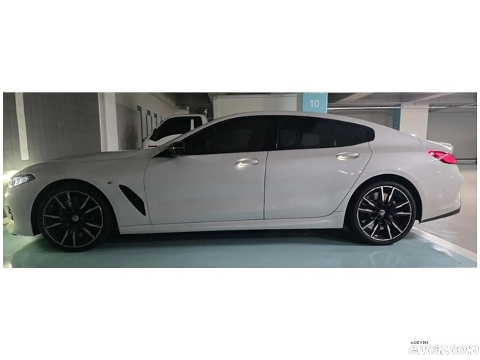 BMW 8 Series 2025 — 3