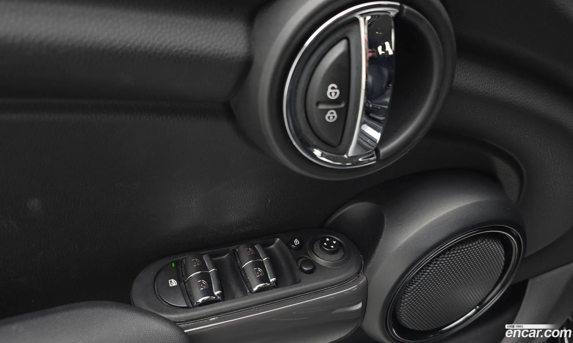 Mini Cooper 2021 WMWXV7108M2N86123 — 28