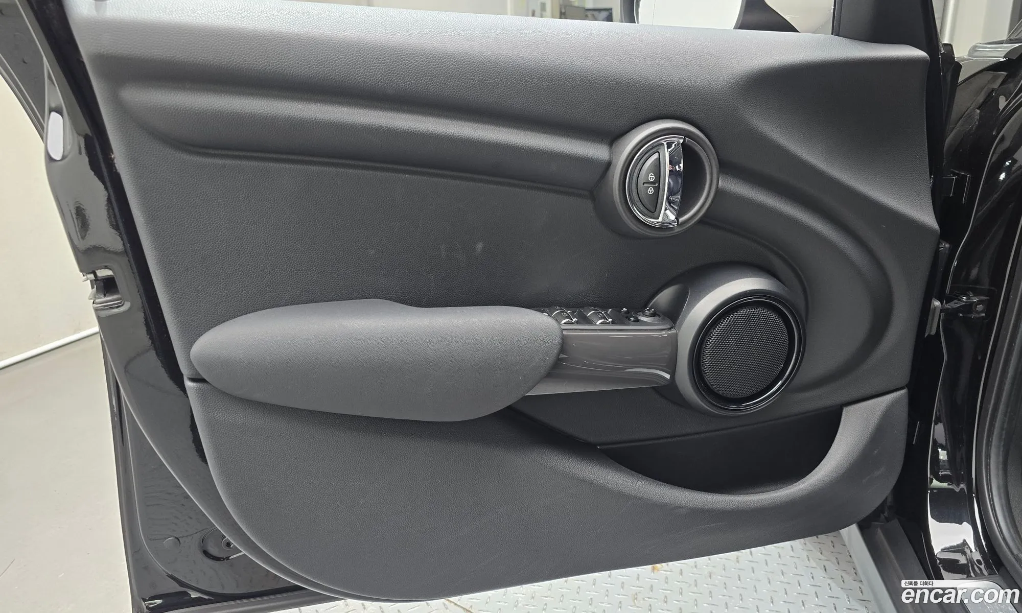 Mini Cooper 2021 WMWXV7108M2N86123 — 12