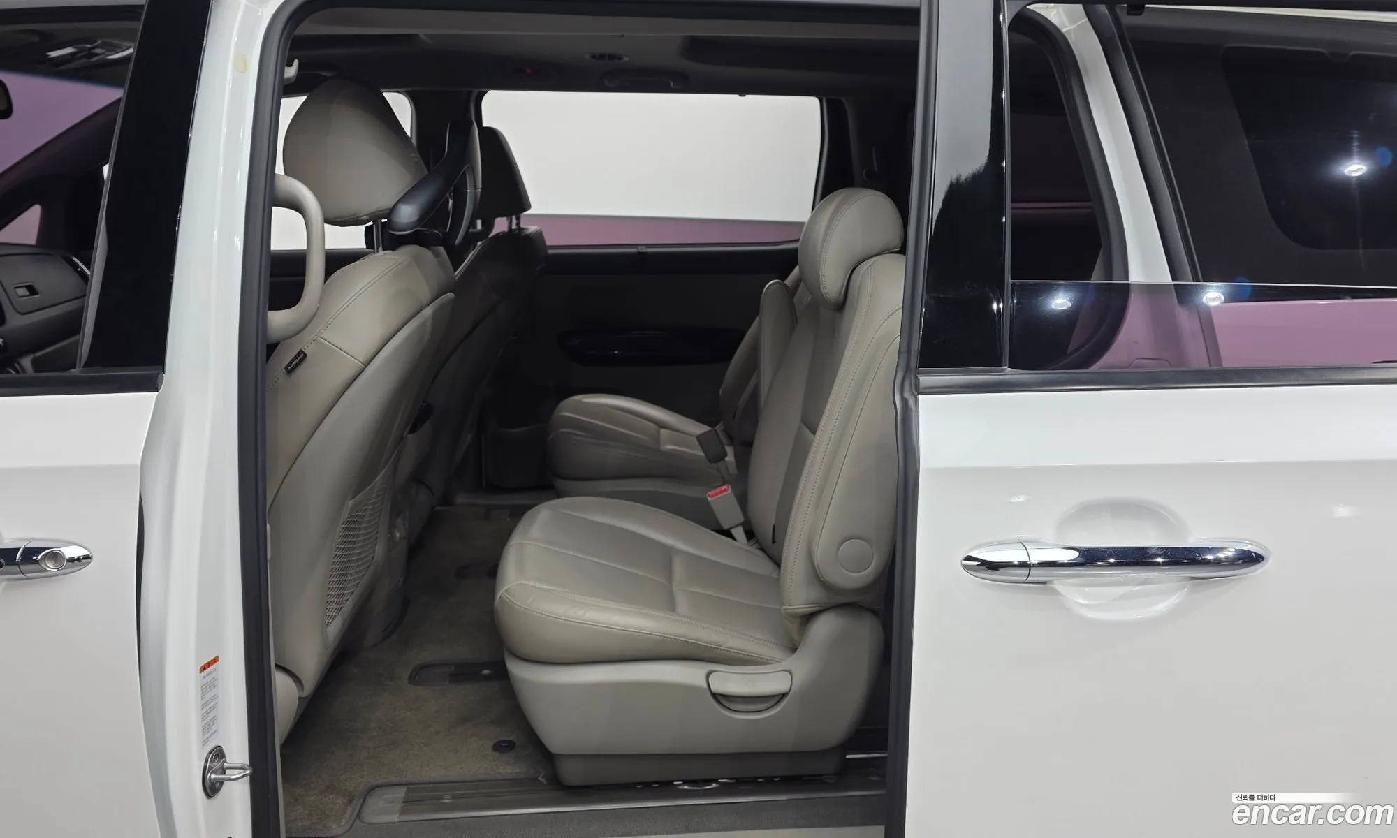 Kia Carnival 2017 KNAME81ABHS339572 — 19