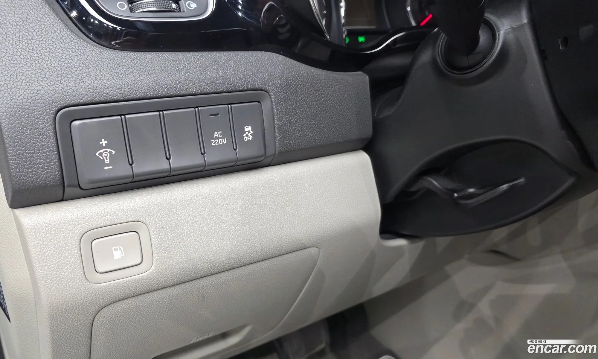 Kia Carnival 2017 KNAME81ABHS339572 — 4