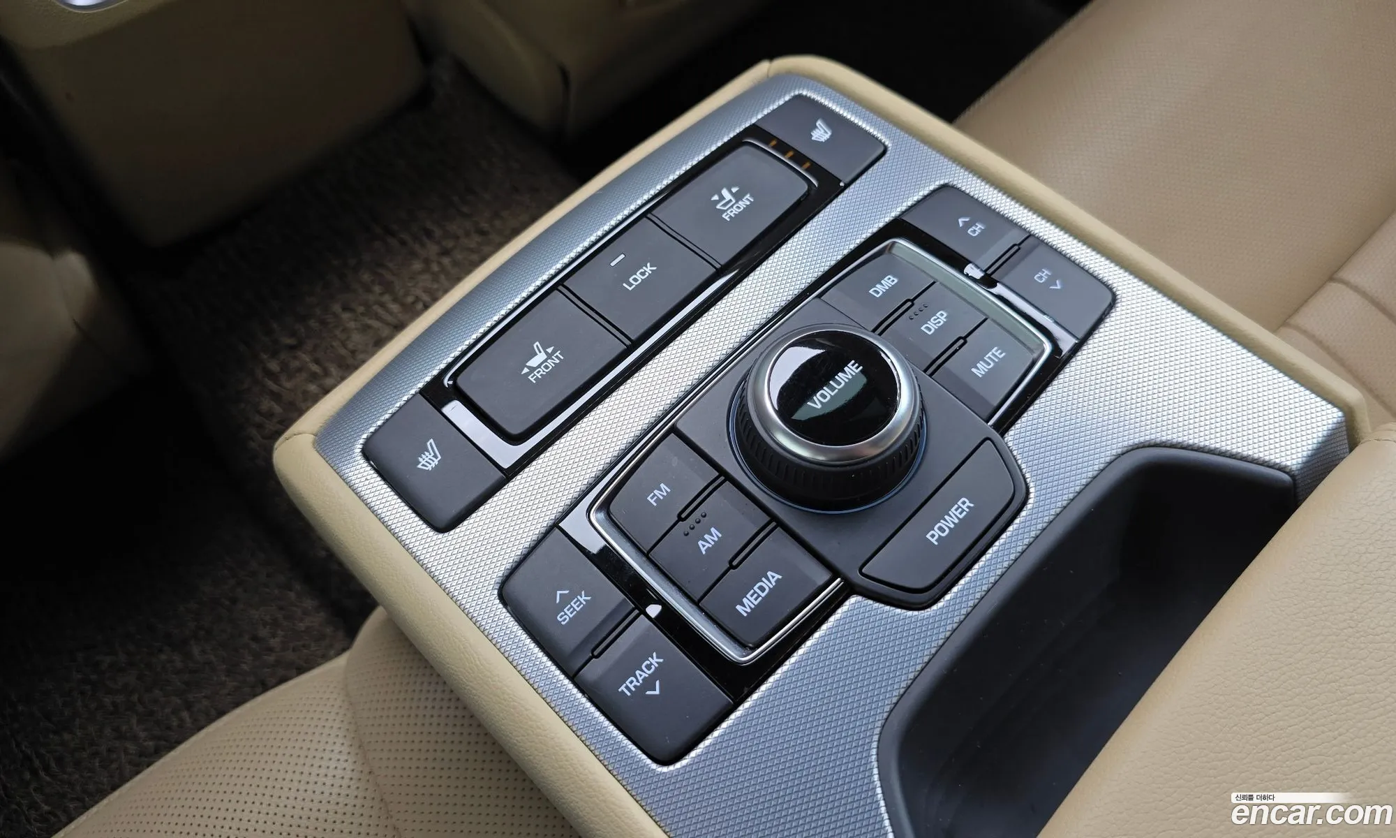 Genesis G80 2017 KMHGL41DDJU237500 — 4