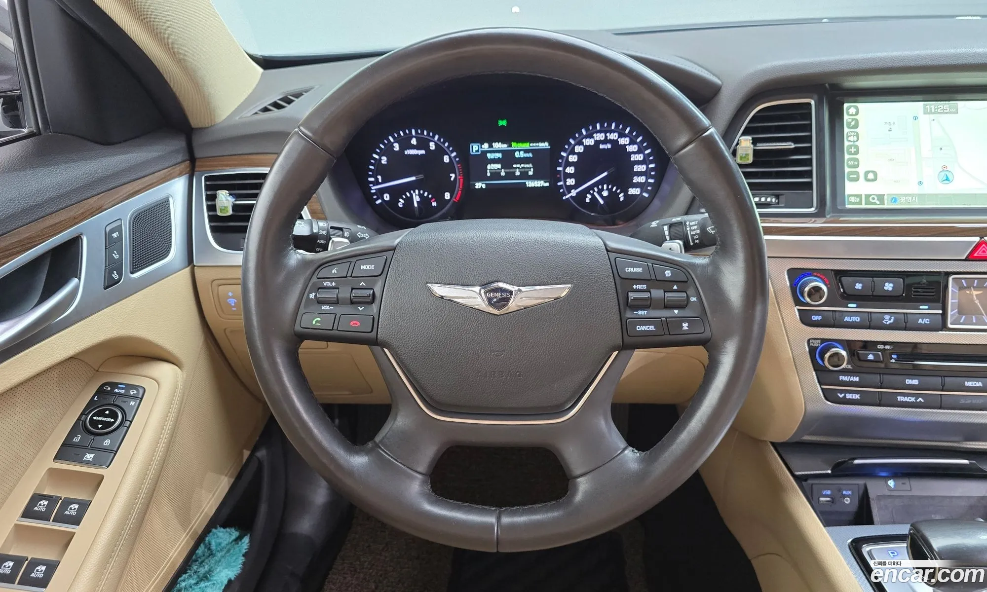 Genesis G80 2017 KMHGL41DDJU237500 — 28