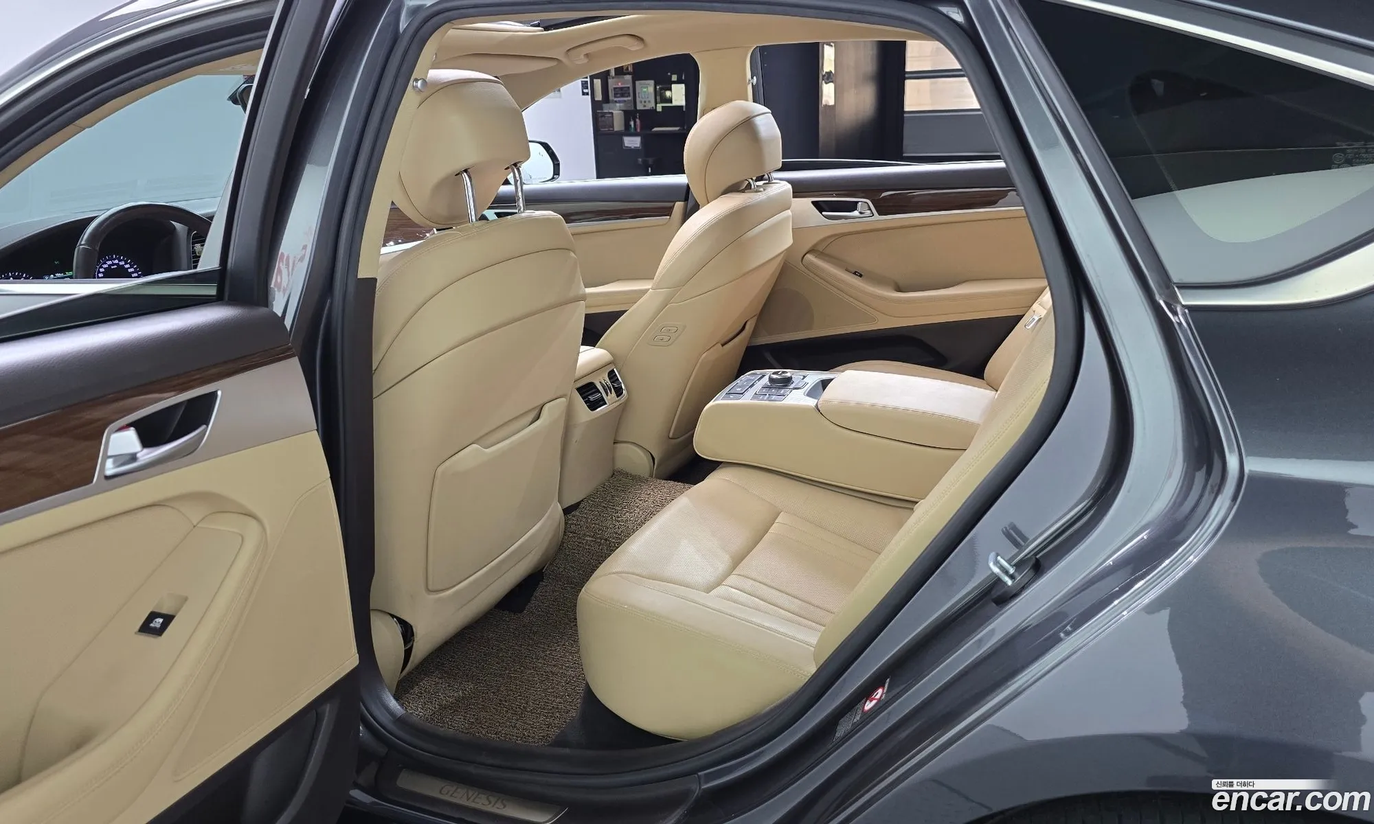 Genesis G80 2017 KMHGL41DDJU237500 — 13