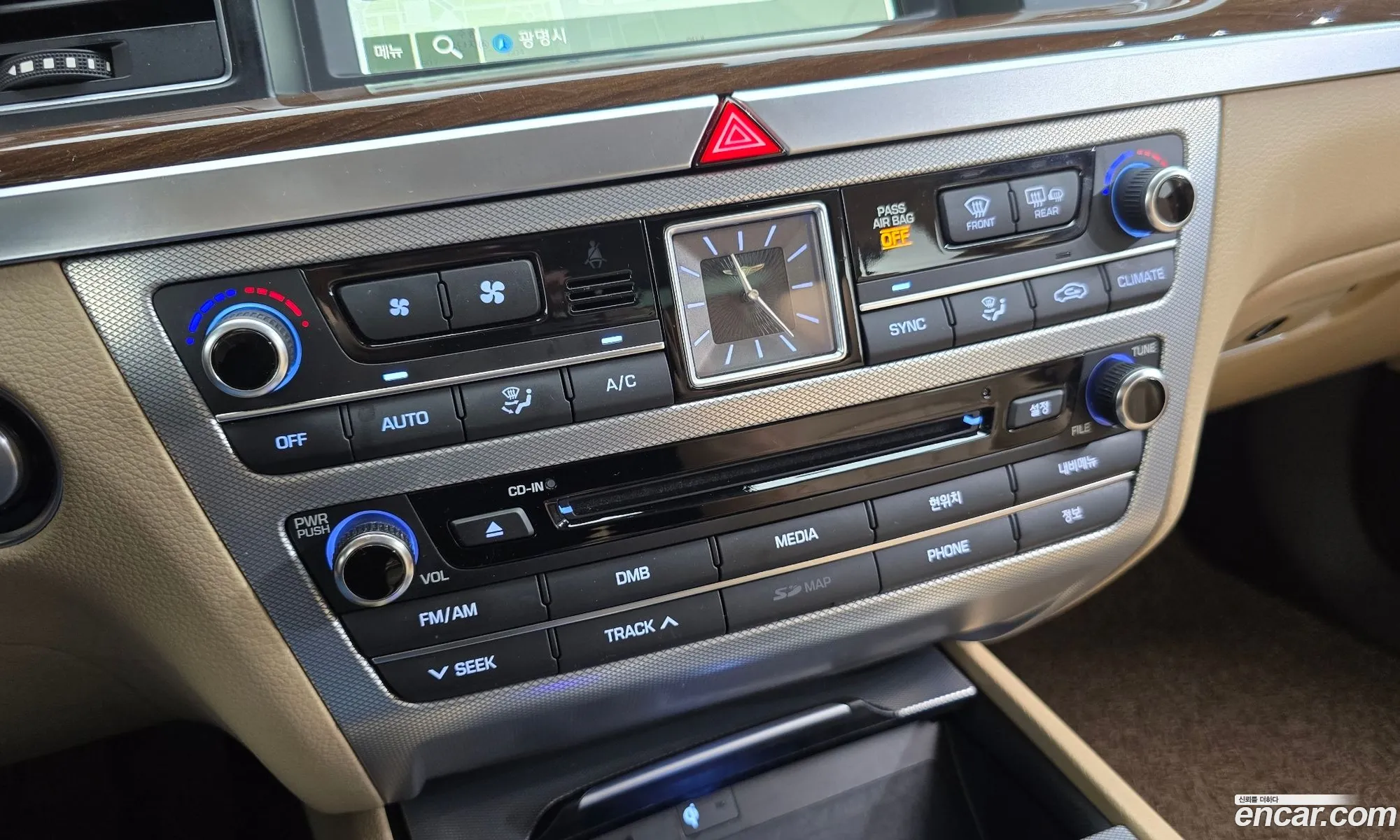 Genesis G80 2017 KMHGL41DDJU237500 — 16