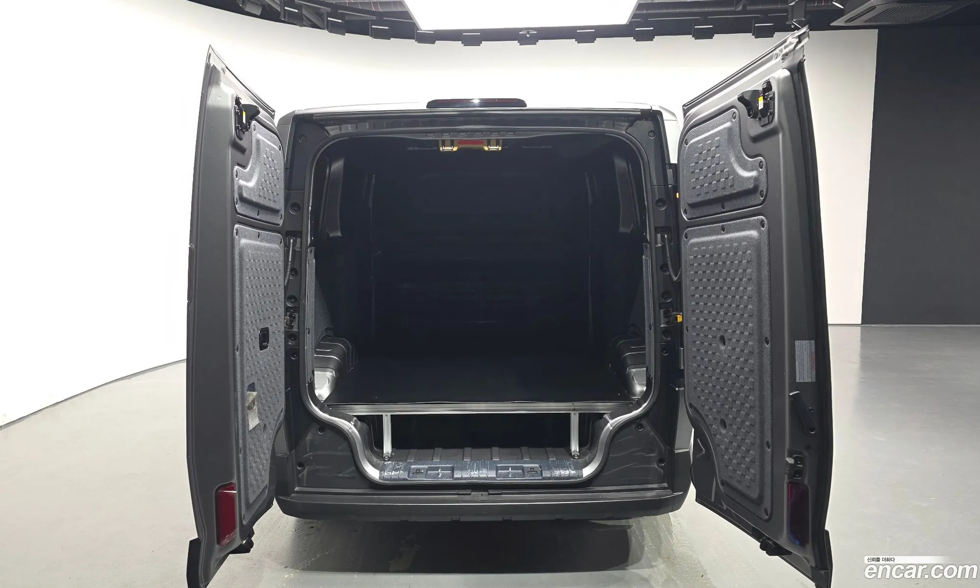 Kia PV5 2025 KNCWCX71FTA010699 — 6