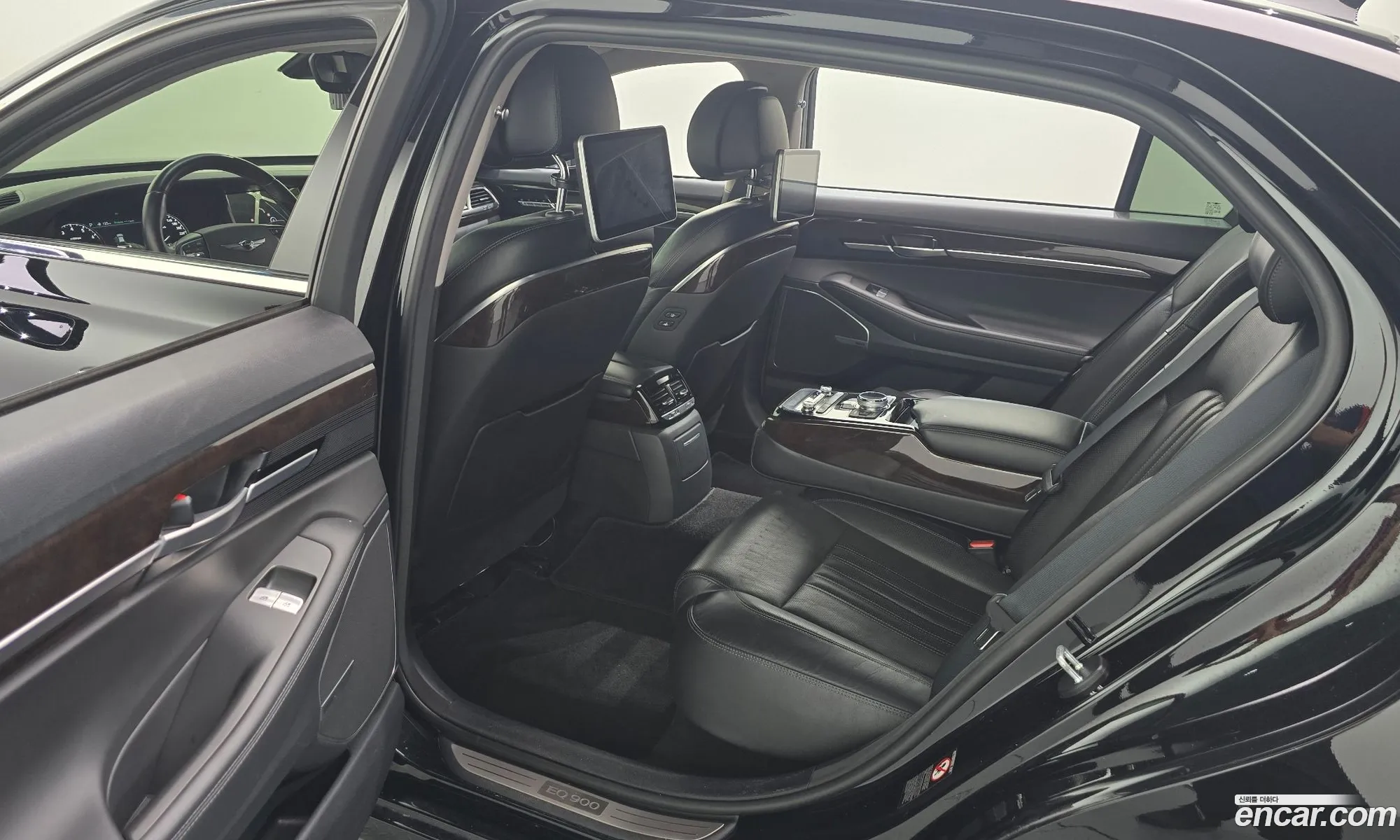 Genesis EQ900 2016 — 6