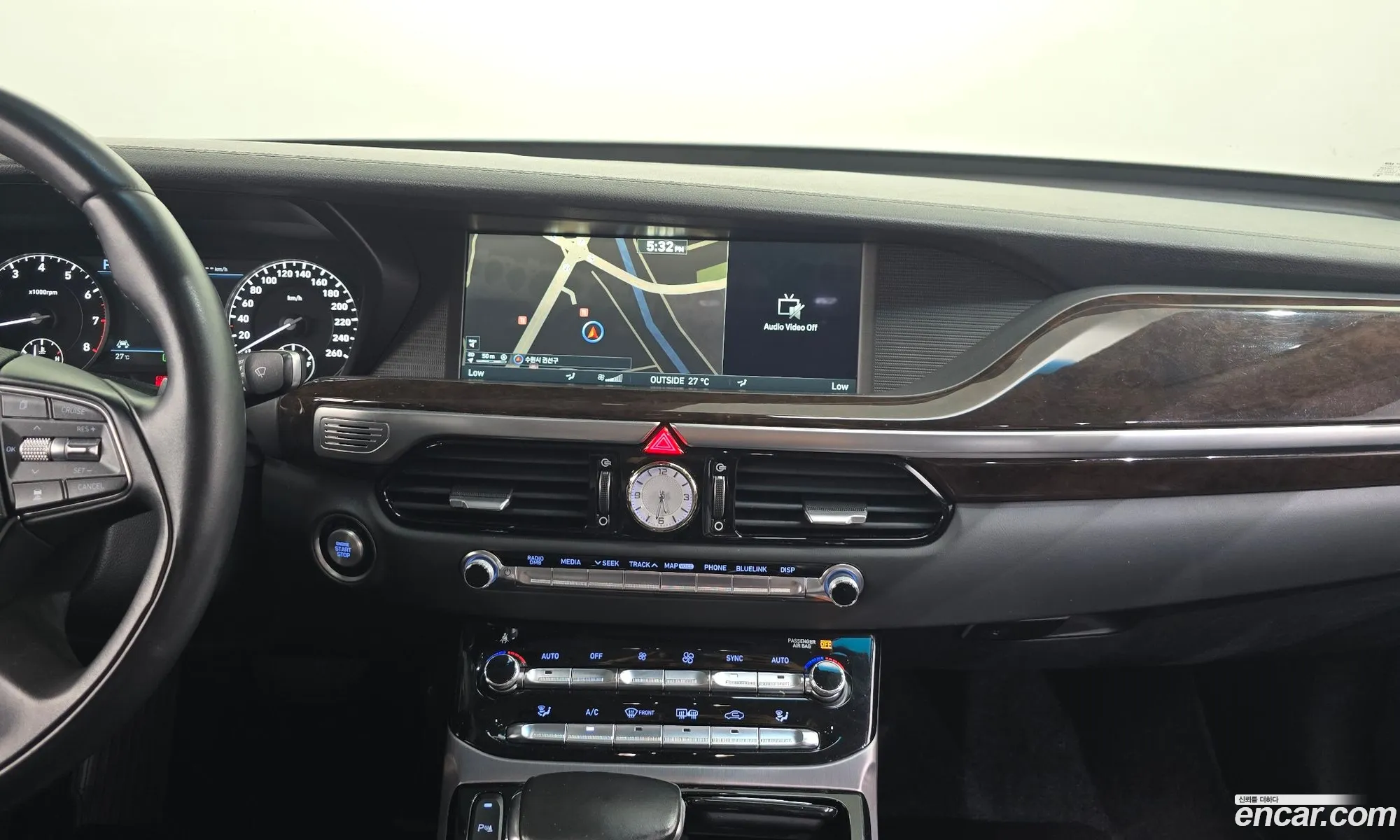 Genesis EQ900 2016 — 3