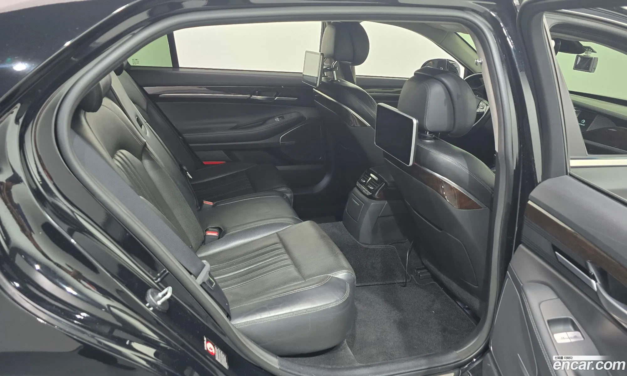 Genesis EQ900 2016 — 14