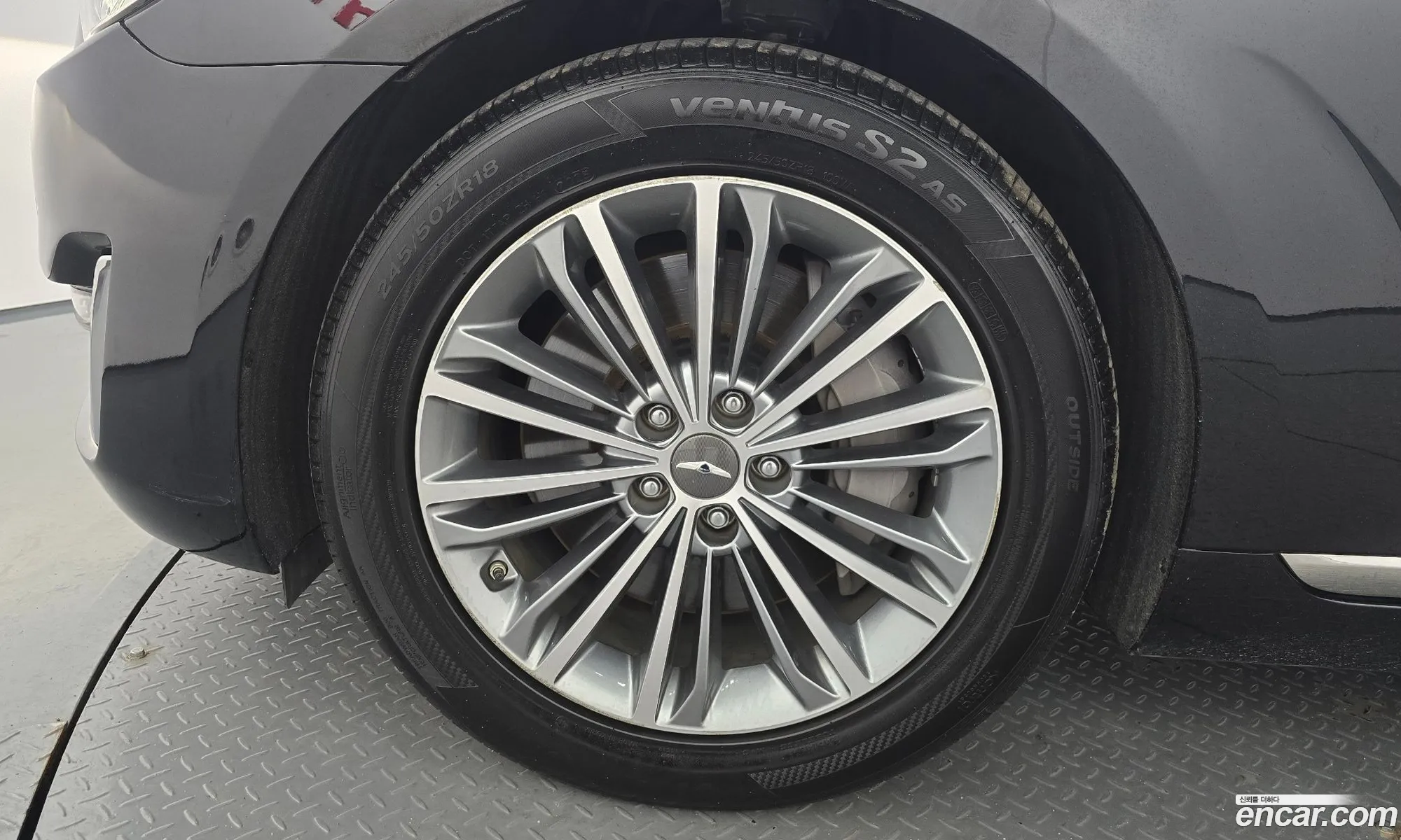 Genesis EQ900 2016 — 12