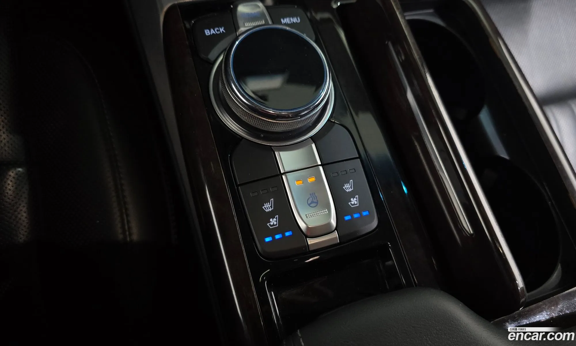 Genesis EQ900 2016 — 17