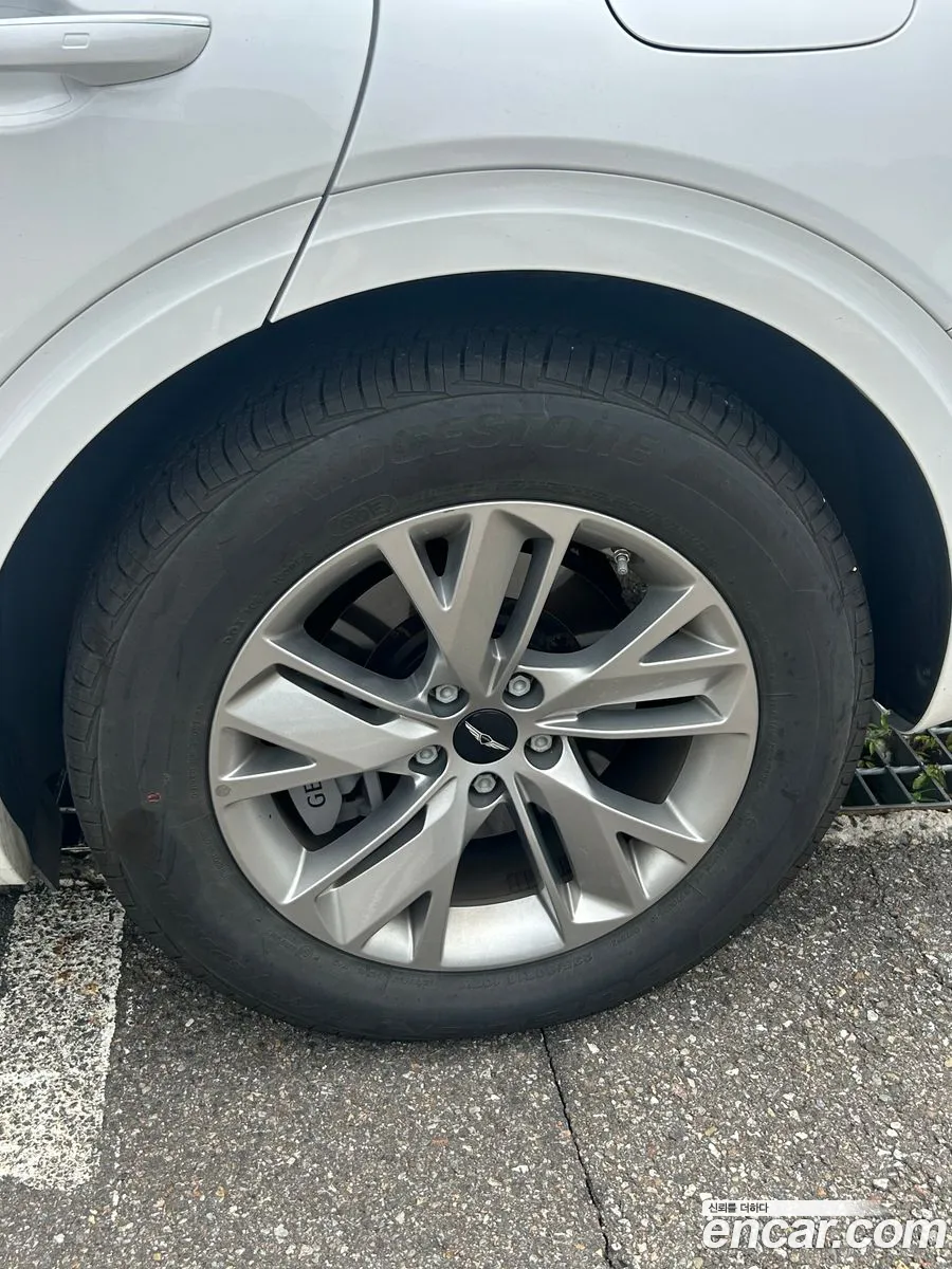 Genesis GV70 2025 — 5