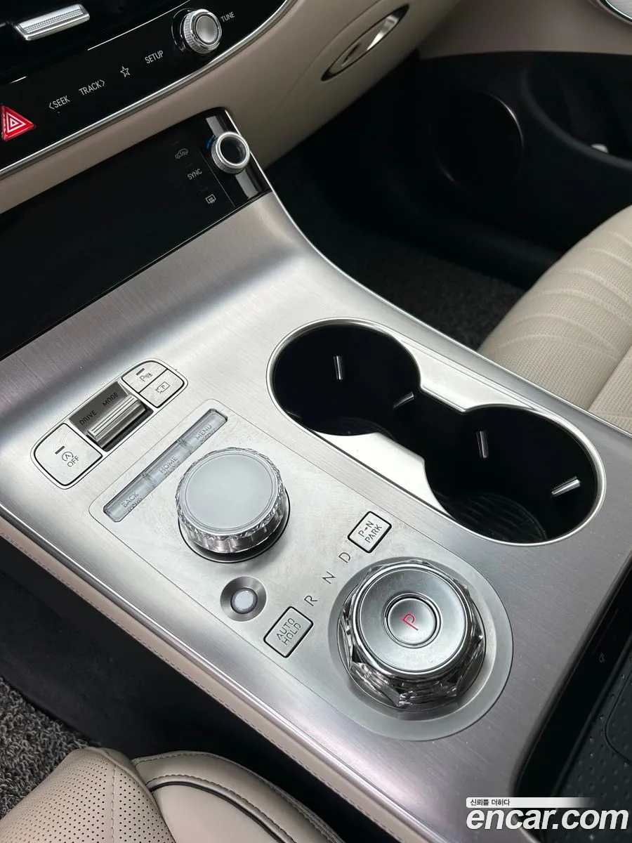Genesis GV70 2025 — 10