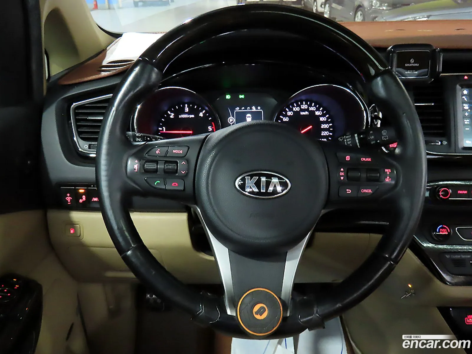 Kia Carnival 2015 — 6