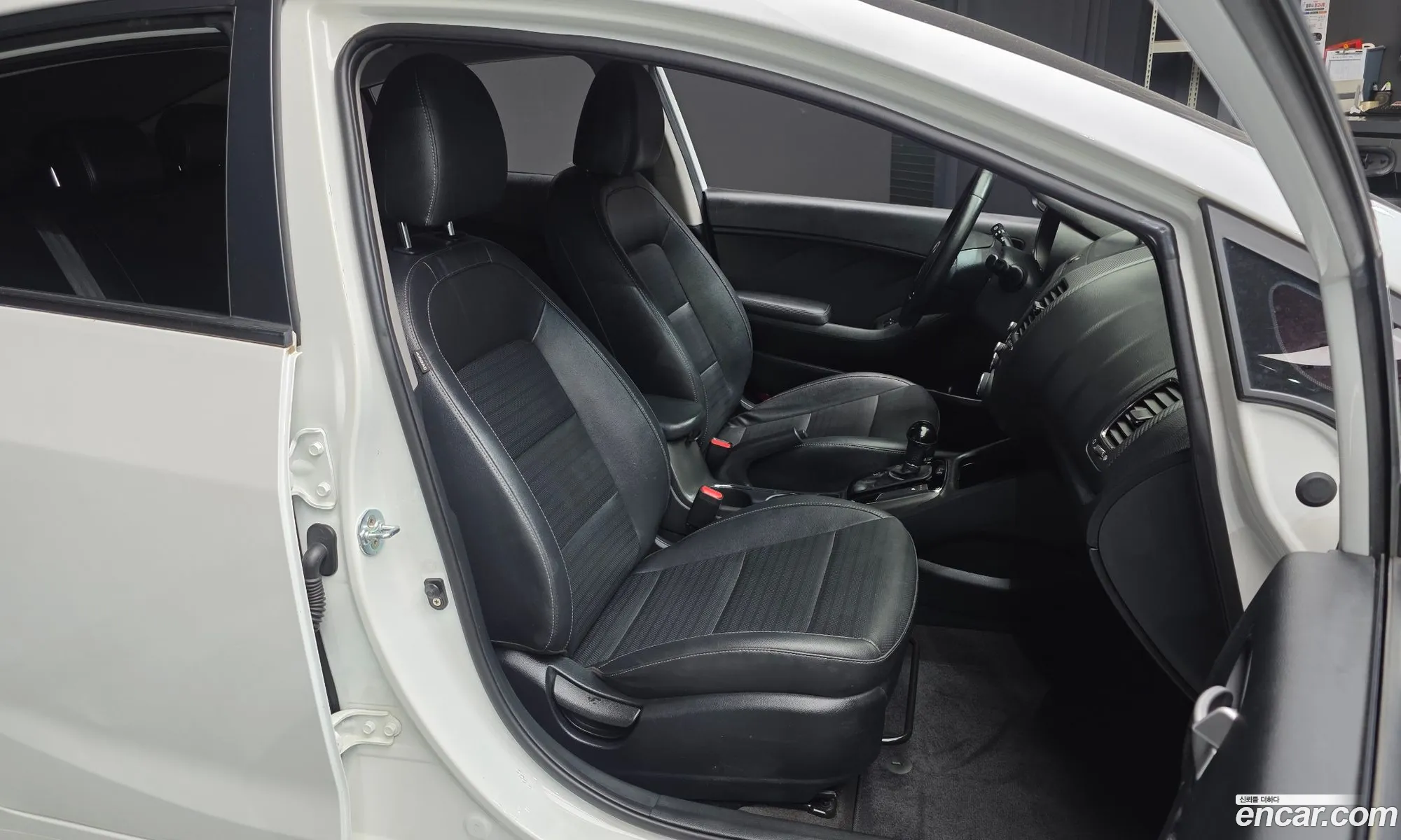 Kia K3 2016 KNAFK412BGA943803 — 17