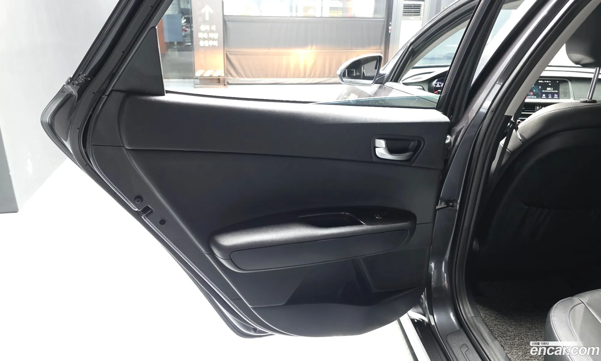 Kia K5 2018 KNAGT411BKA308393 — 25