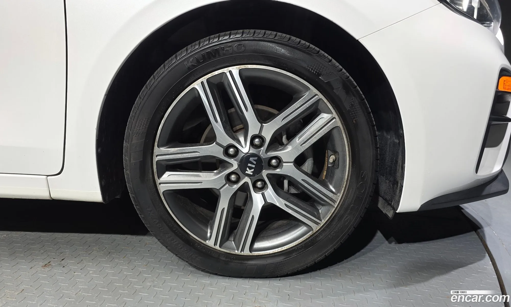 Kia K3 2019 KNAF241BELA883588 — 10