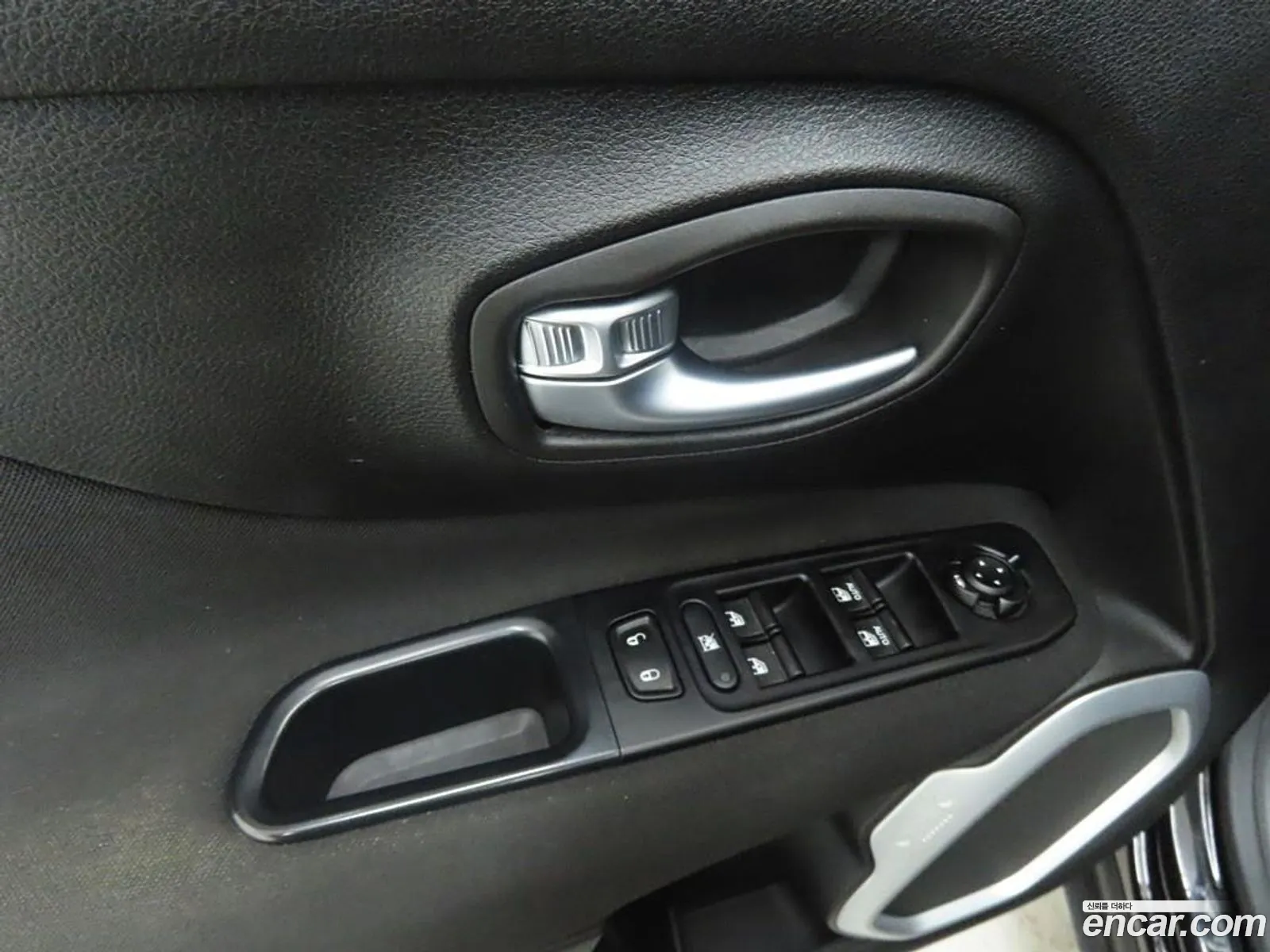 Jeep Renegade 2018 — 18