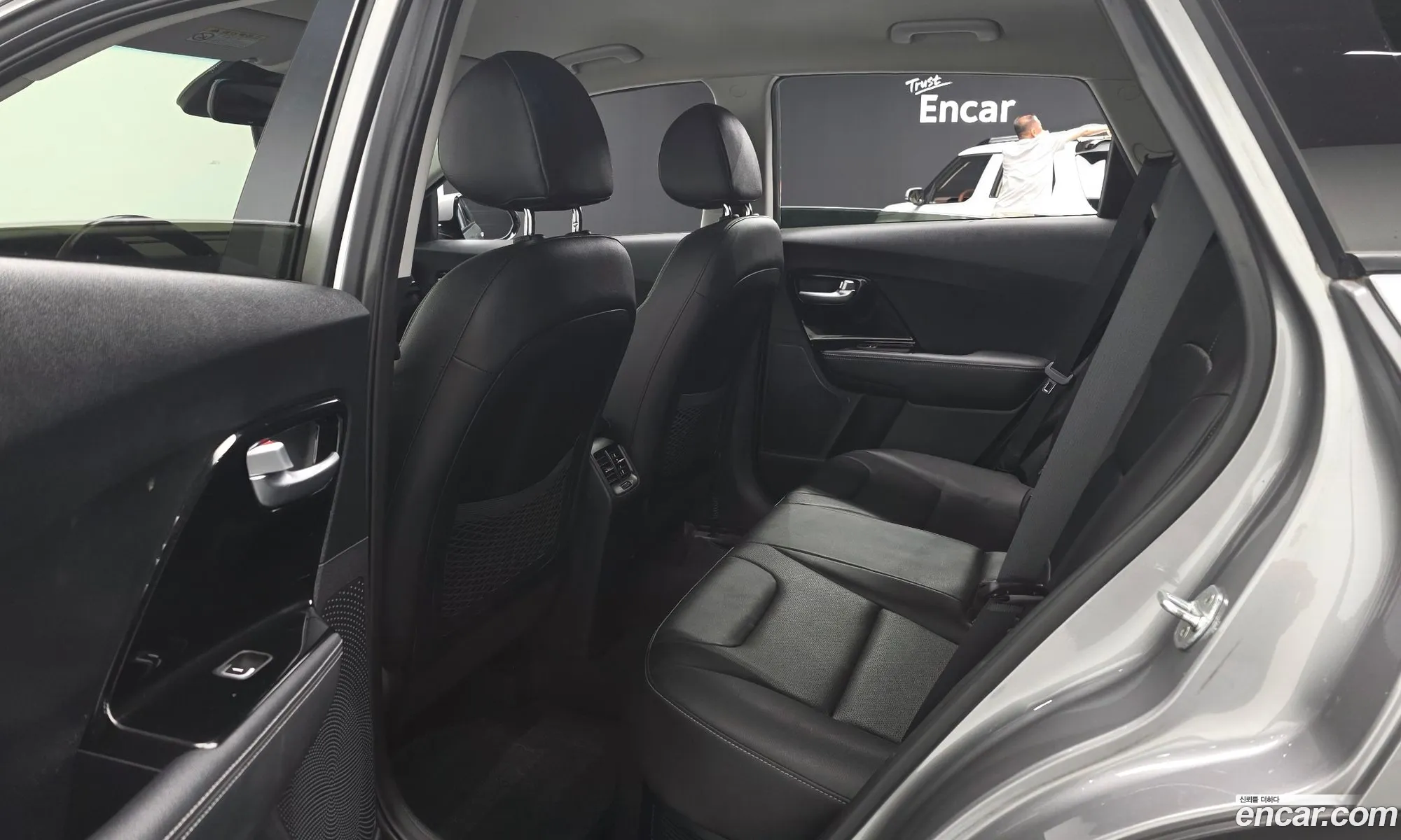 Kia Niro 2020 KNACB81CGLA384666 — 3