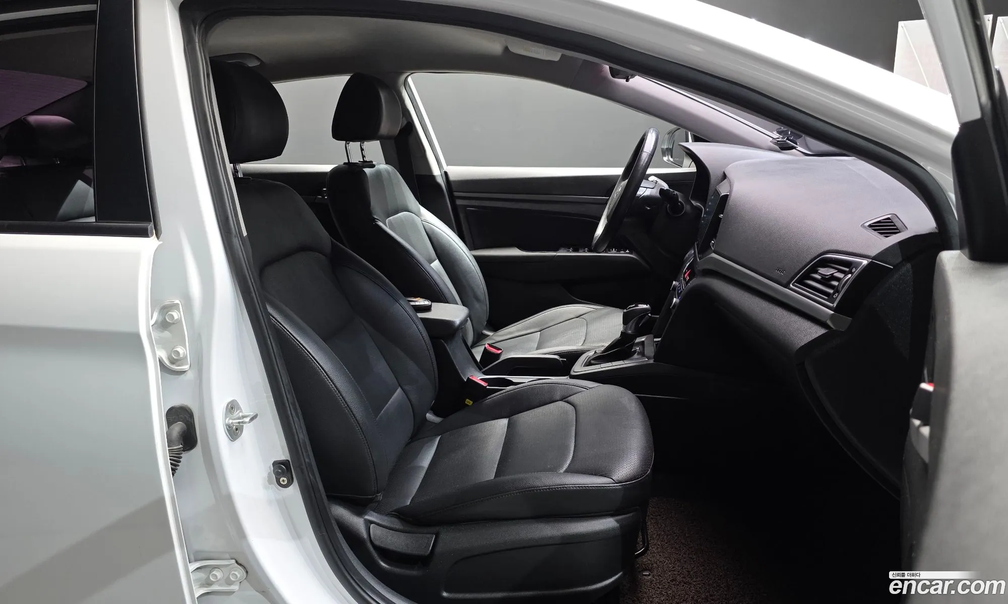 Hyundai Elantra AD 2016 — 6