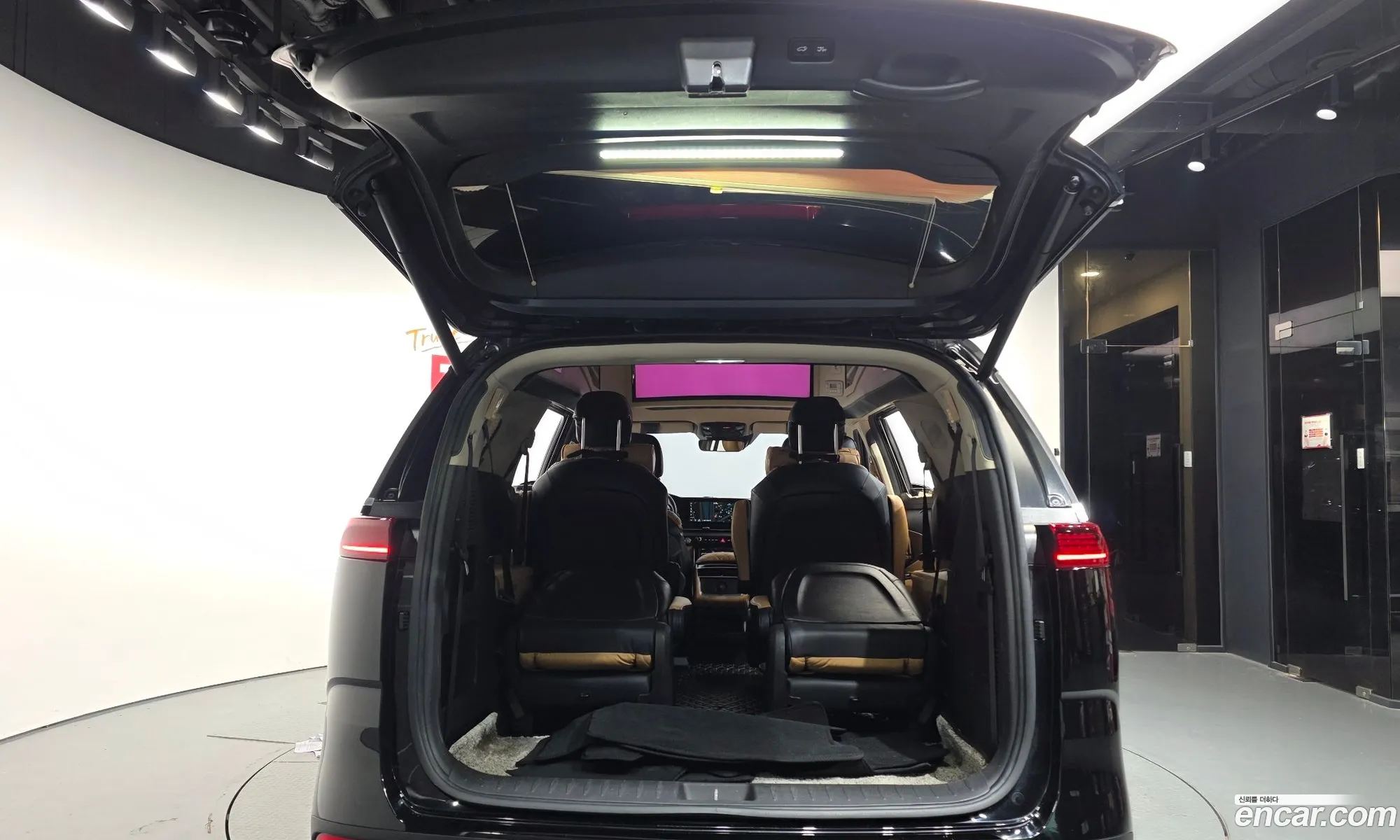 Kia Carnival 2021 — 16