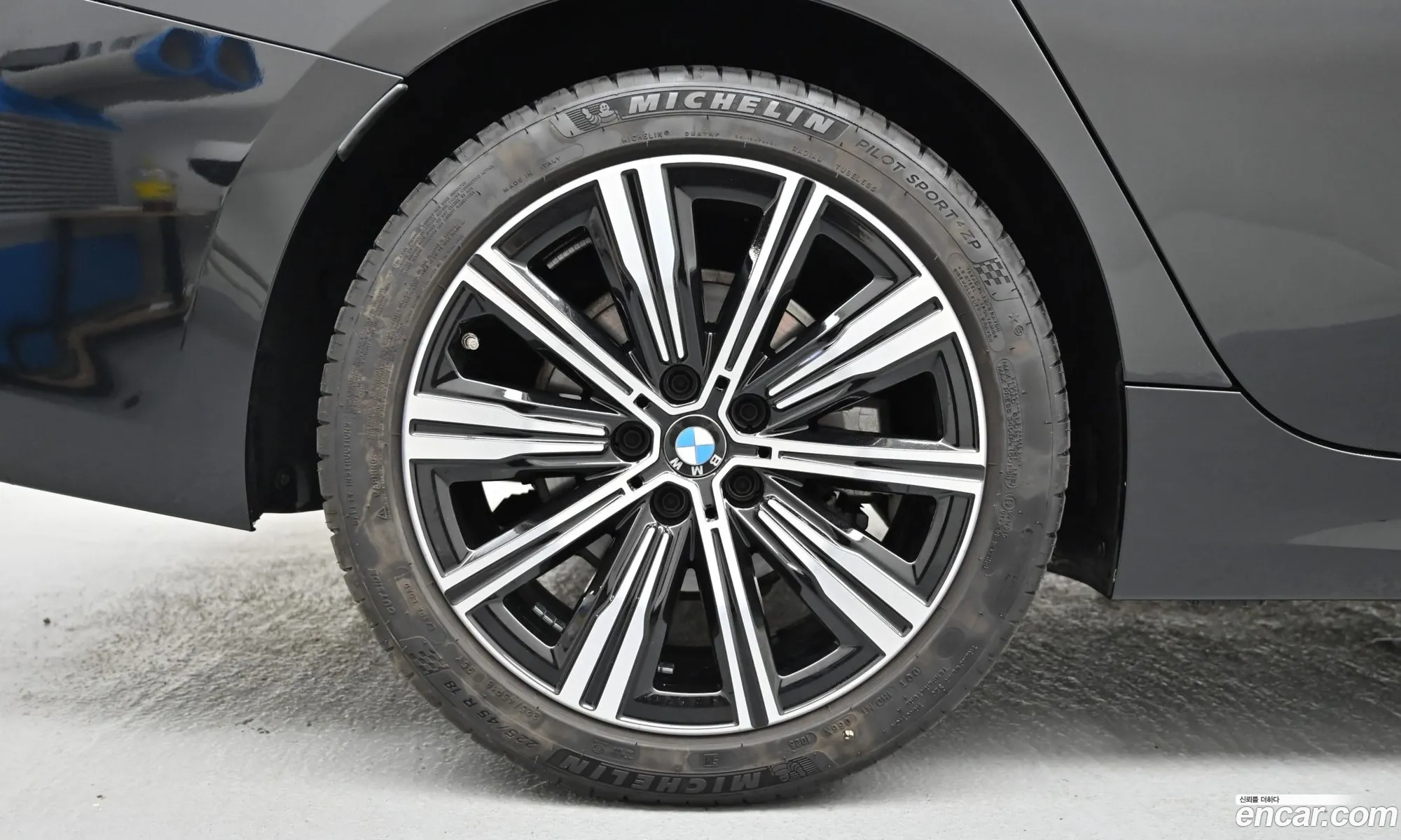 BMW 3 Series 2025 — 3