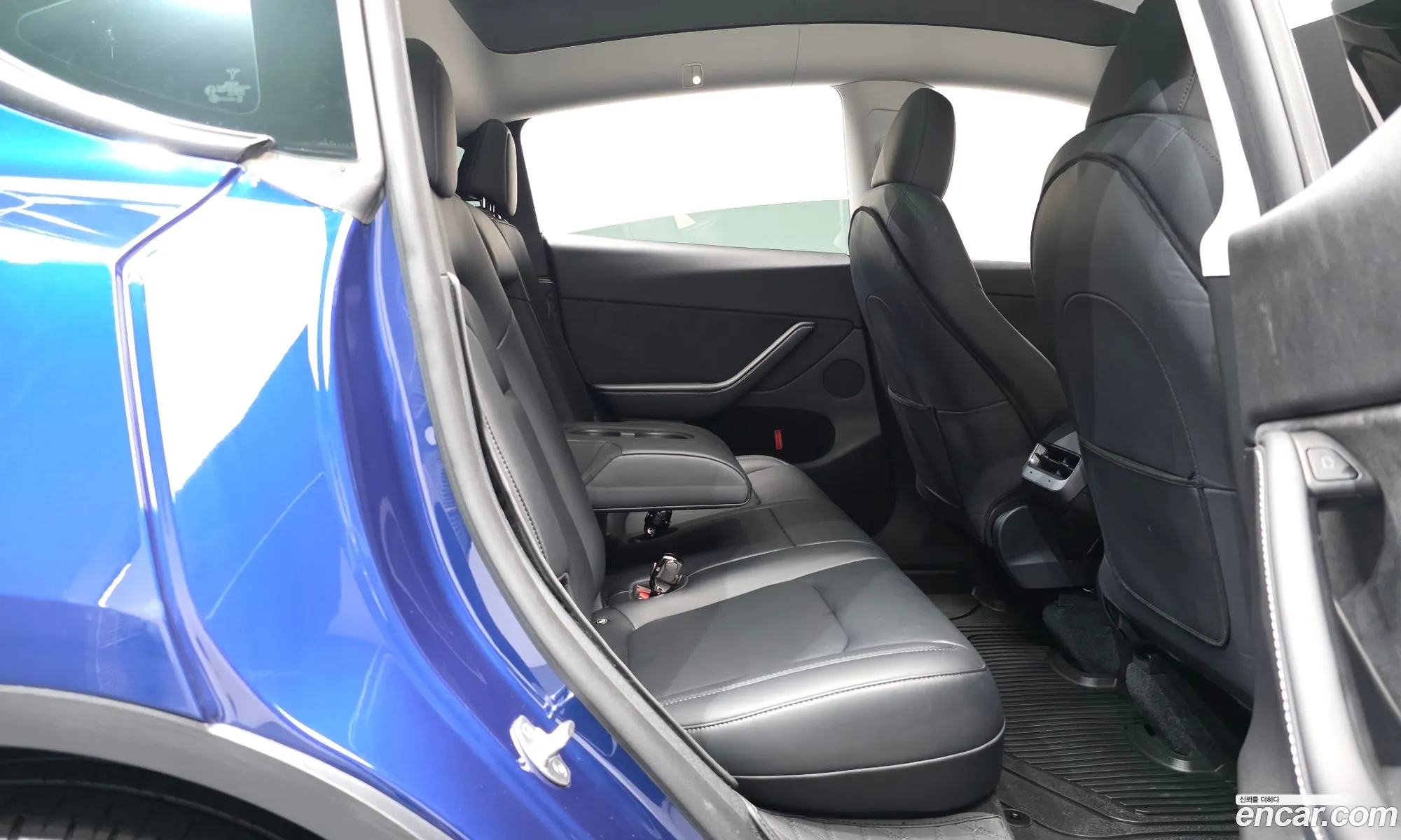 Tesla Model Y 2023 LRWYGCFS1PC074834 — 28