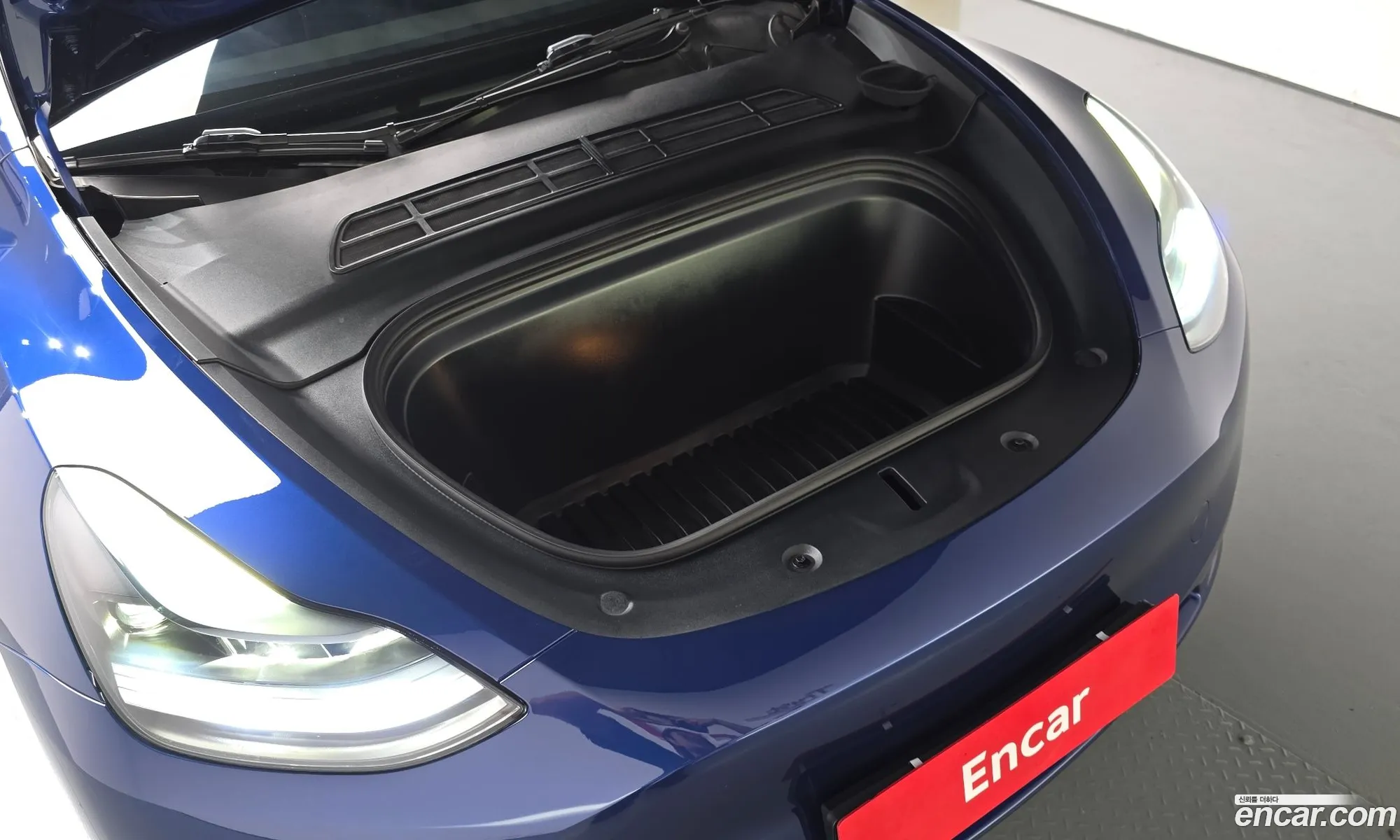 Tesla Model Y 2023 LRWYGCFS1PC074834 — 32