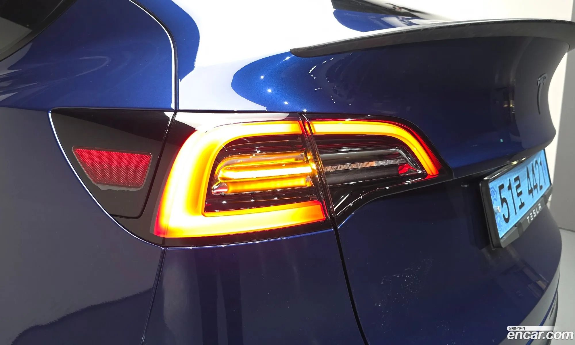 Tesla Model Y 2023 LRWYGCFS1PC074834 — 31