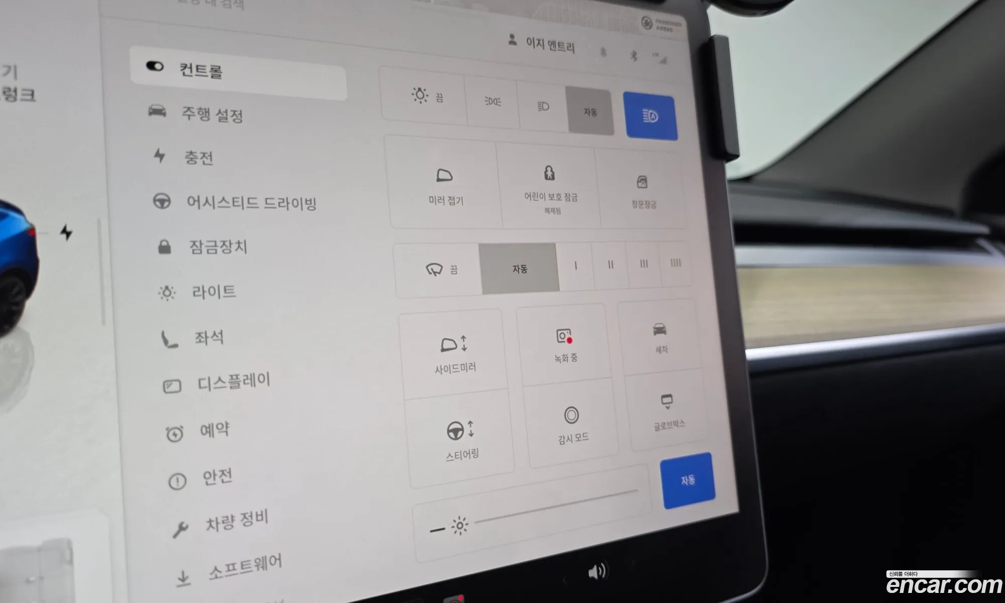 Tesla Model Y 2023 LRWYGCFS1PC074834 — 23