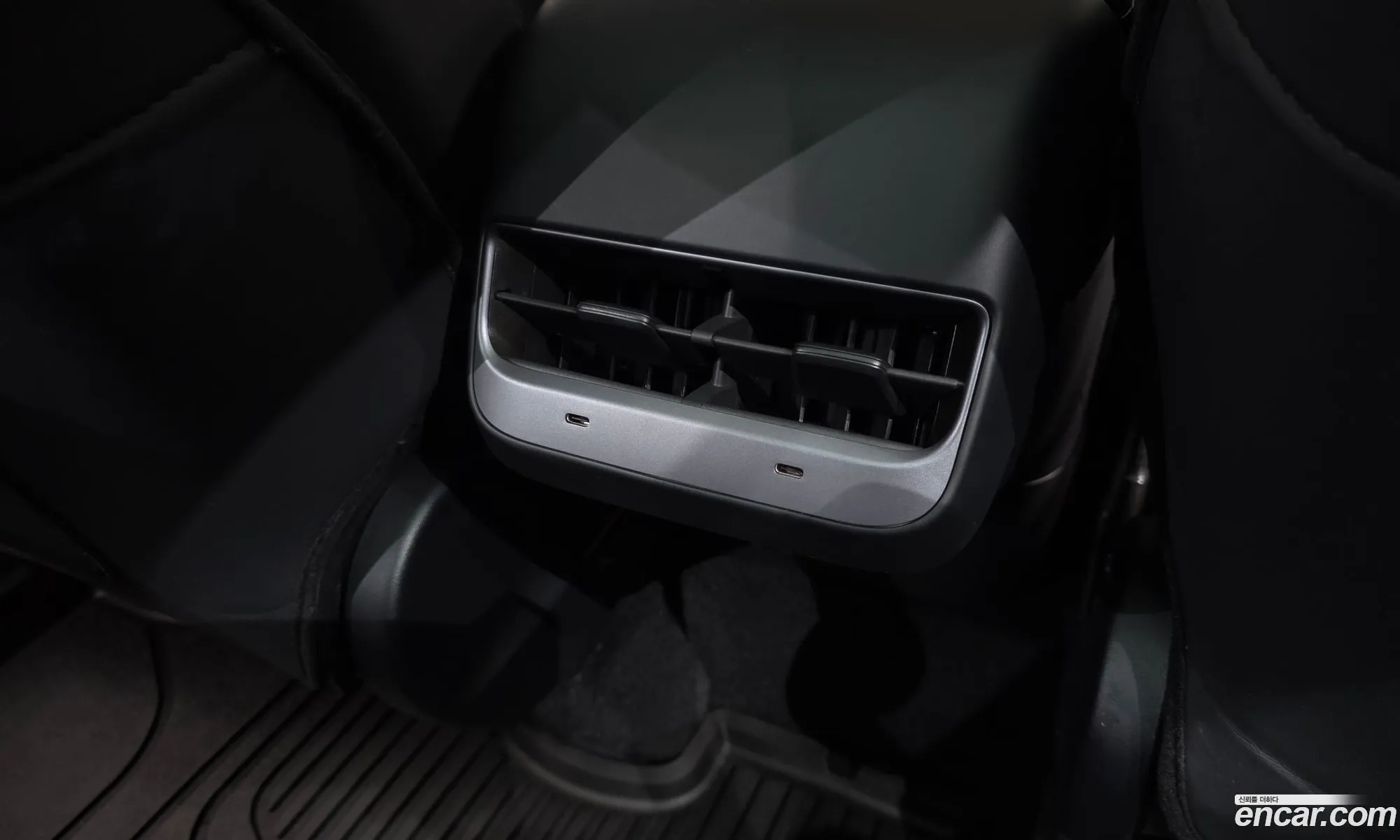 Tesla Model Y 2023 LRWYGCFS1PC074834 — 26